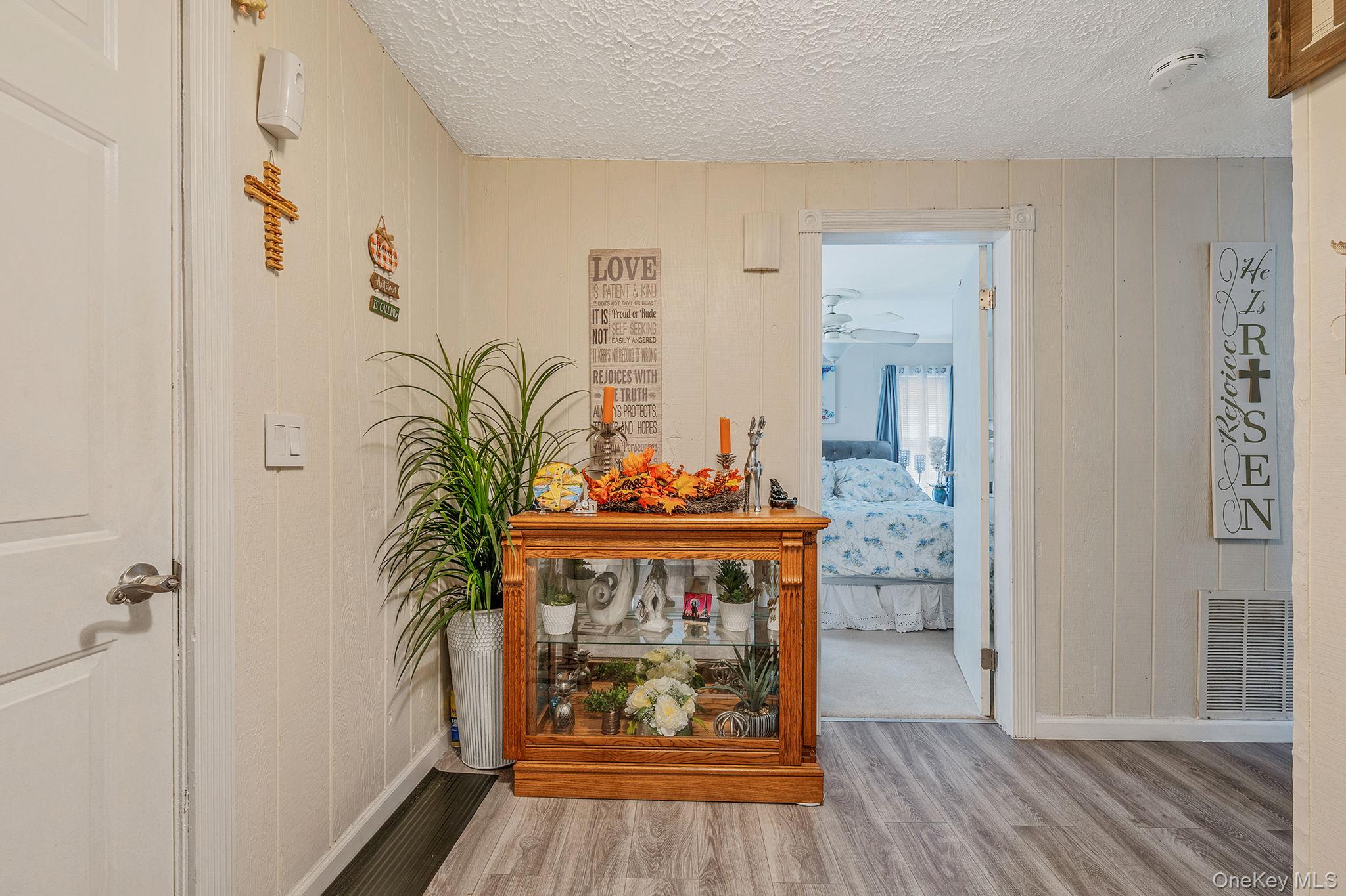 #9 photo, 14 West Drive, Bay Shore , NY 11706