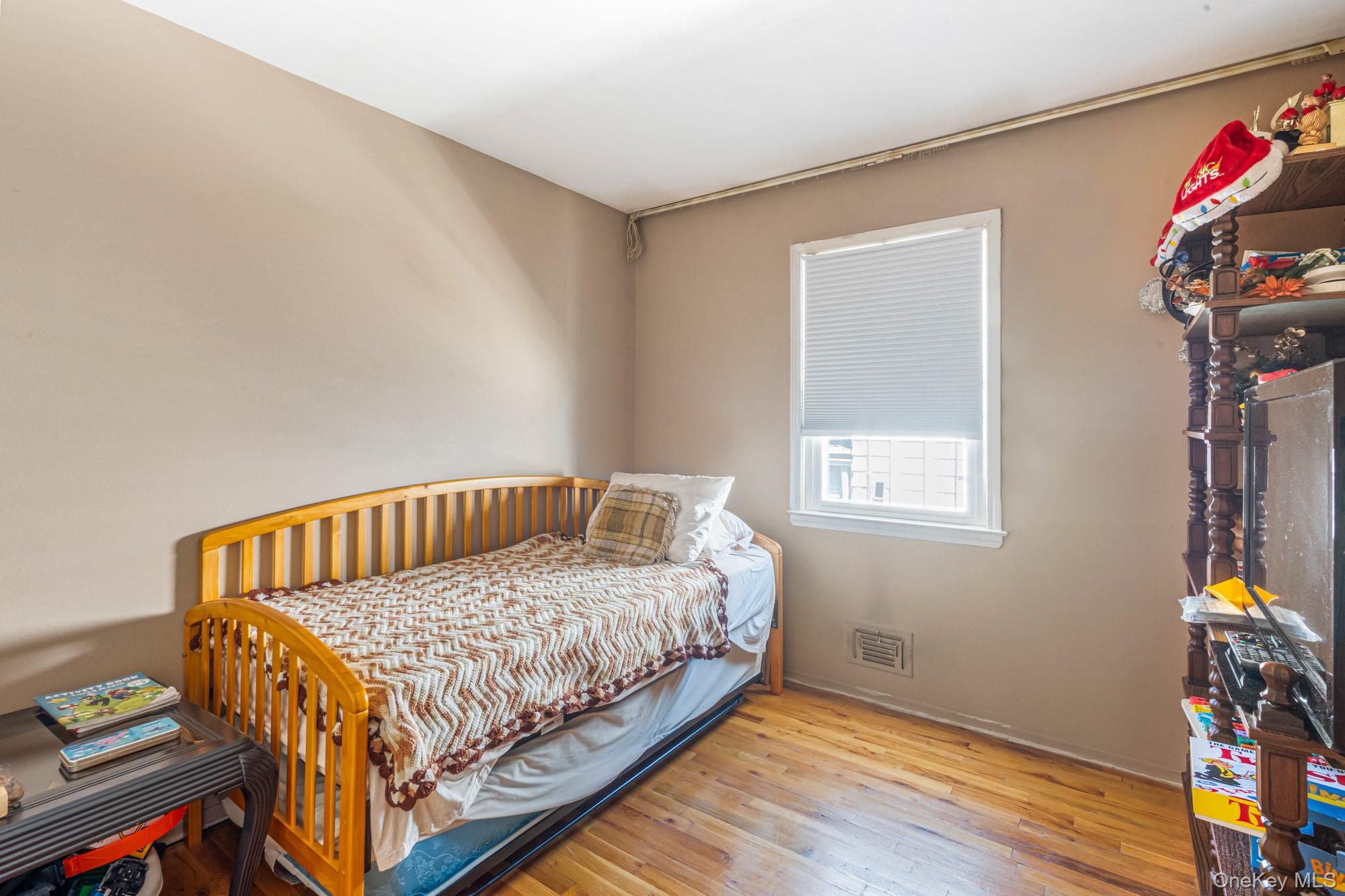 #16 photo, 14-07 158th Street, クイーンズ区 Beechhurst , NY 11357