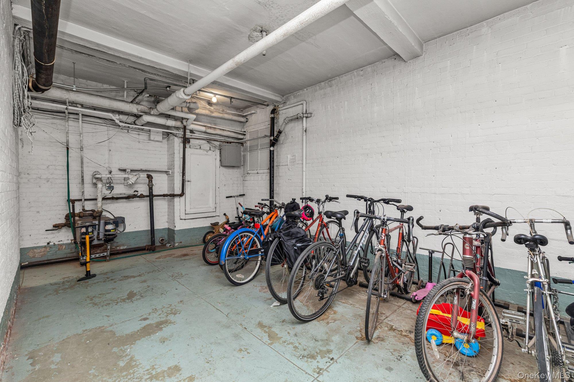 #13 photo, 37-28 80th Street, クイーンズ区 Jackson Heights , NY 11372