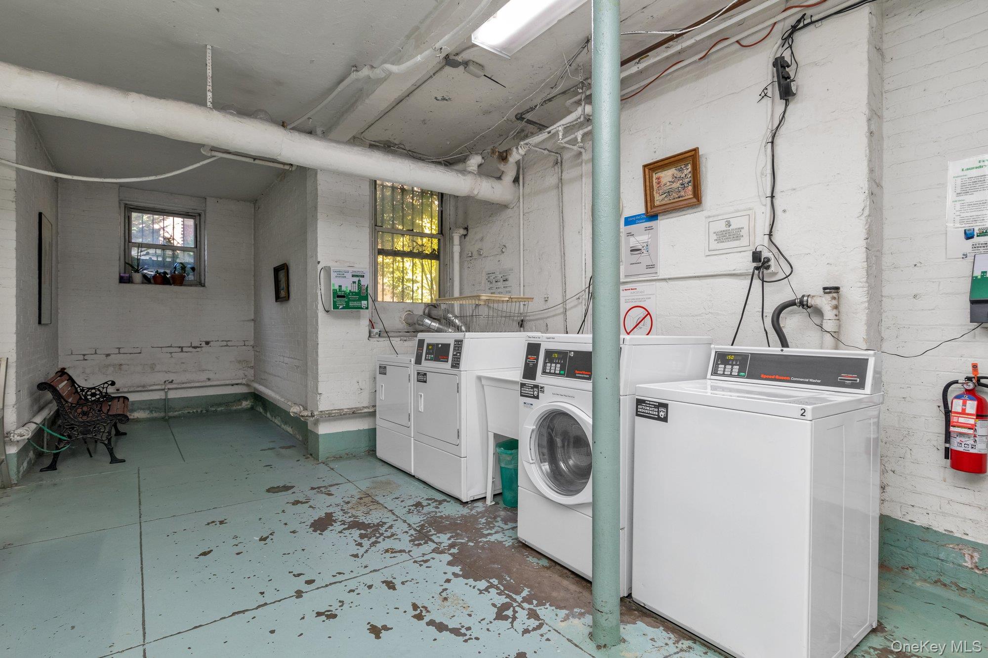 #14 photo, 37-28 80th Street, クイーンズ区 Jackson Heights , NY 11372