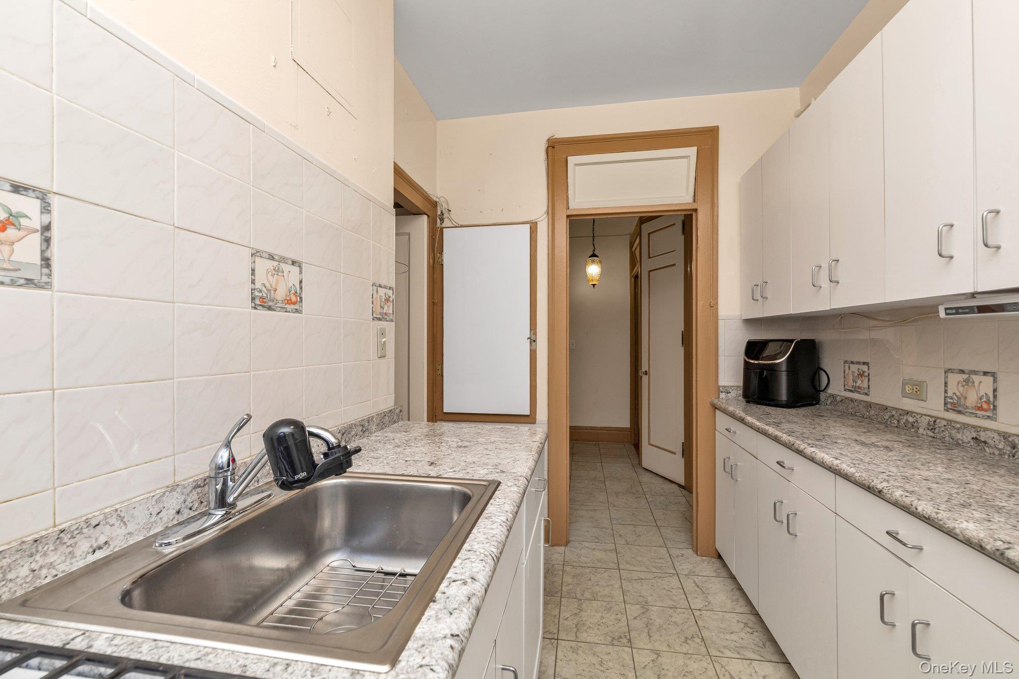 #8 photo, 37-28 80th Street, クイーンズ区 Jackson Heights , NY 11372