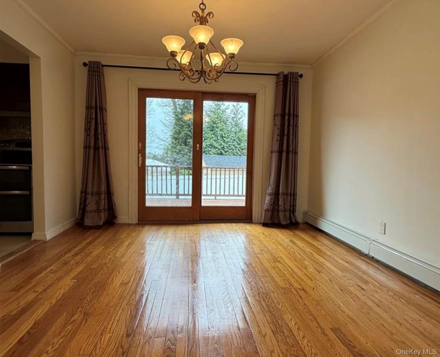 #4 photo, 748 Leslie, ナッソー郡 East Meadow , NY 11554