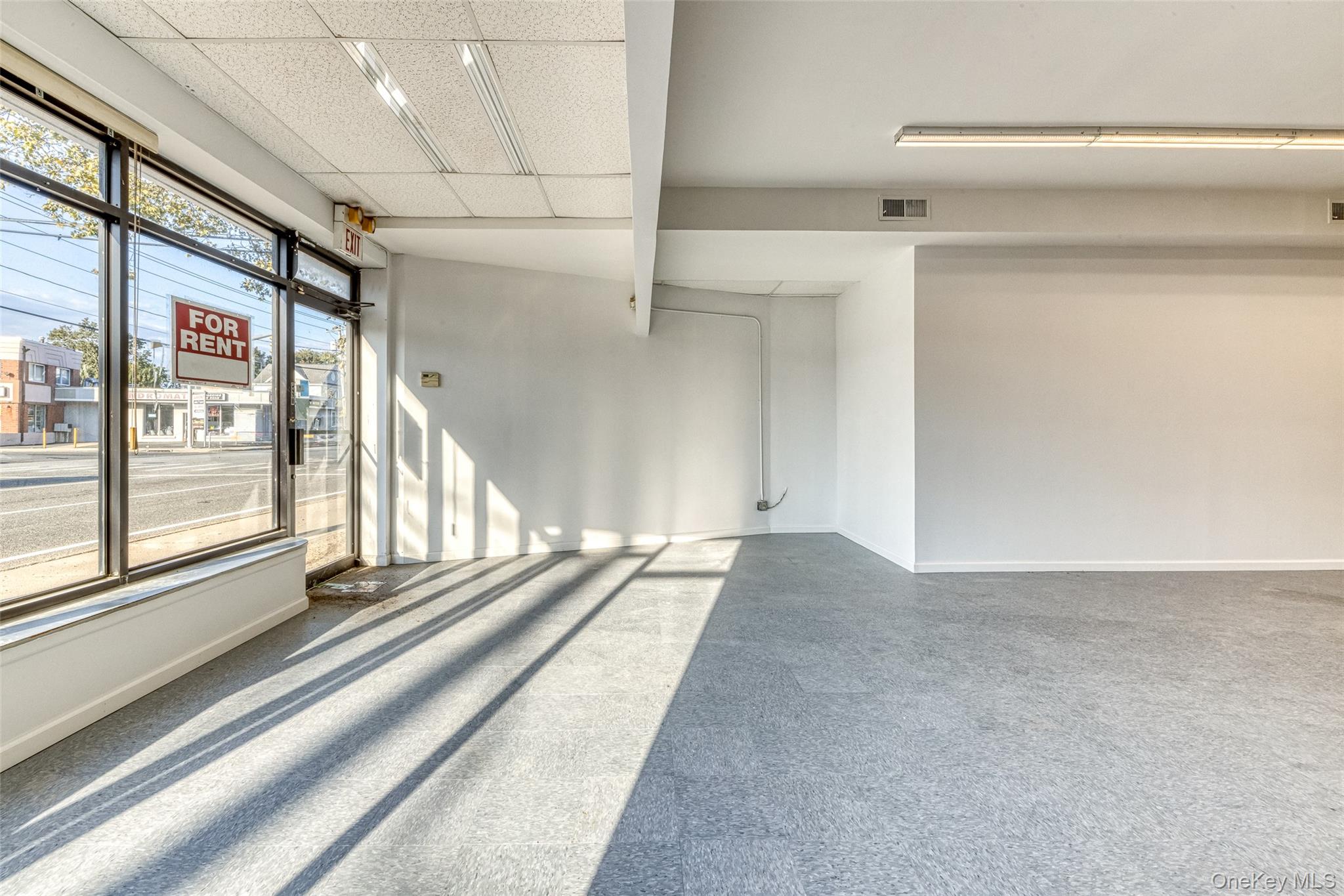 #7 photo, 155 Woodbury Road, ナッソー郡 Hicksville , NY 11801