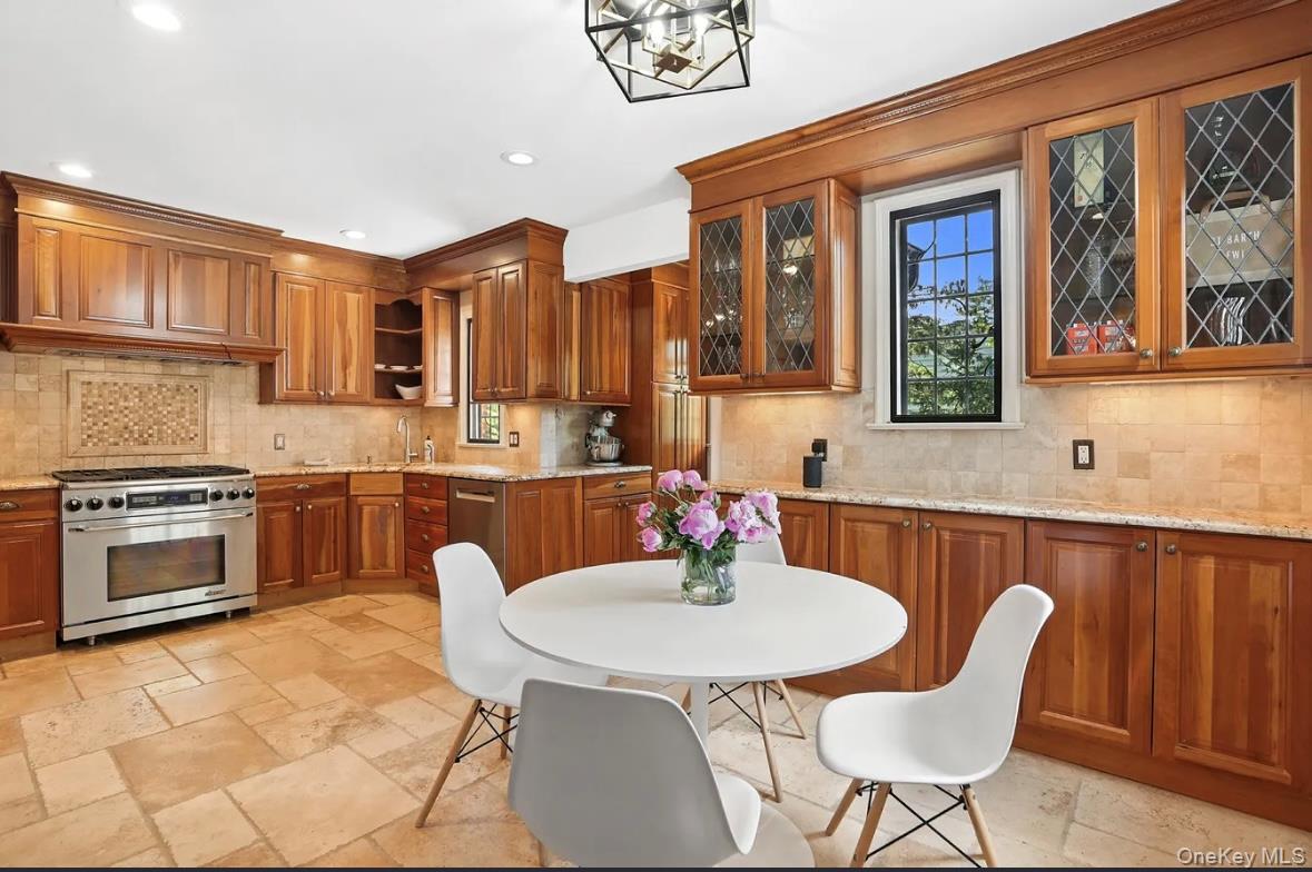 #10 photo, 276 Overlook Road, New Rochelle , NY 10804