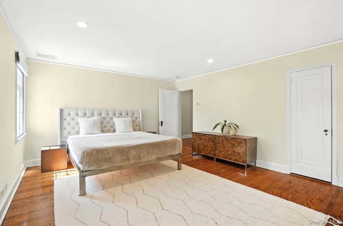 #17 photo, 276 Overlook Road, New Rochelle , NY 10804