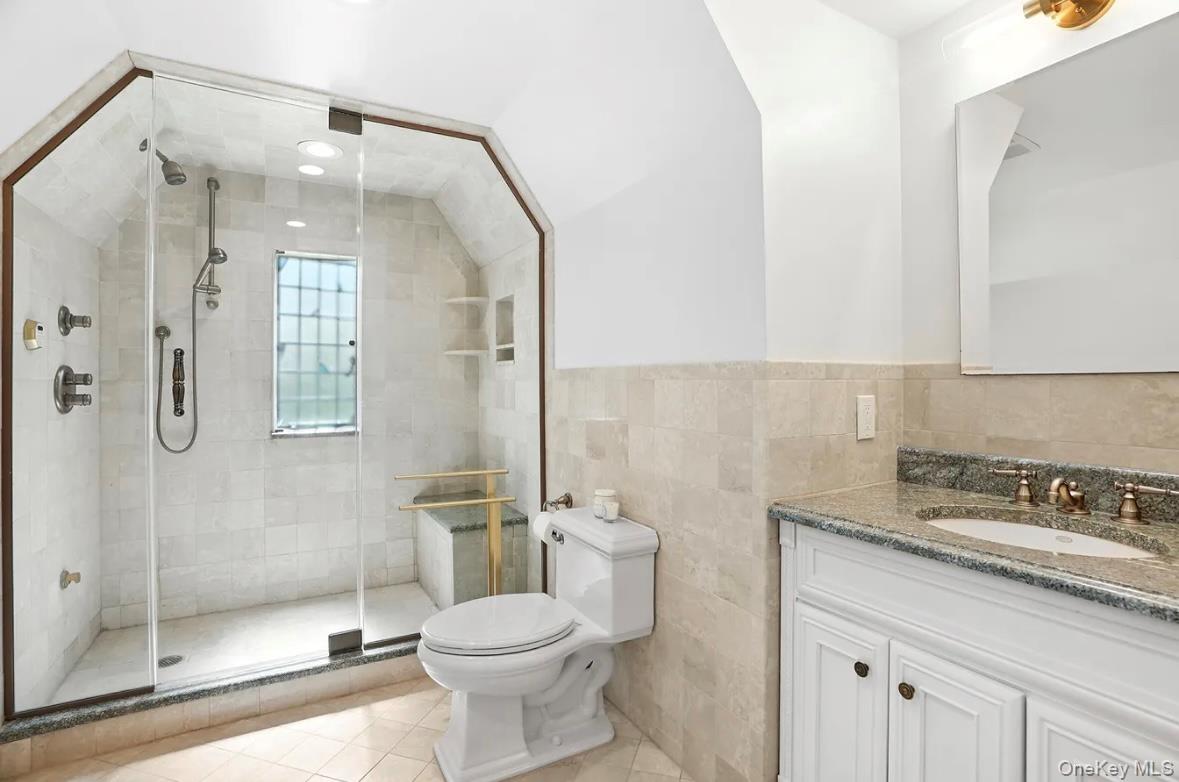 #19 photo, 276 Overlook Road, New Rochelle , NY 10804