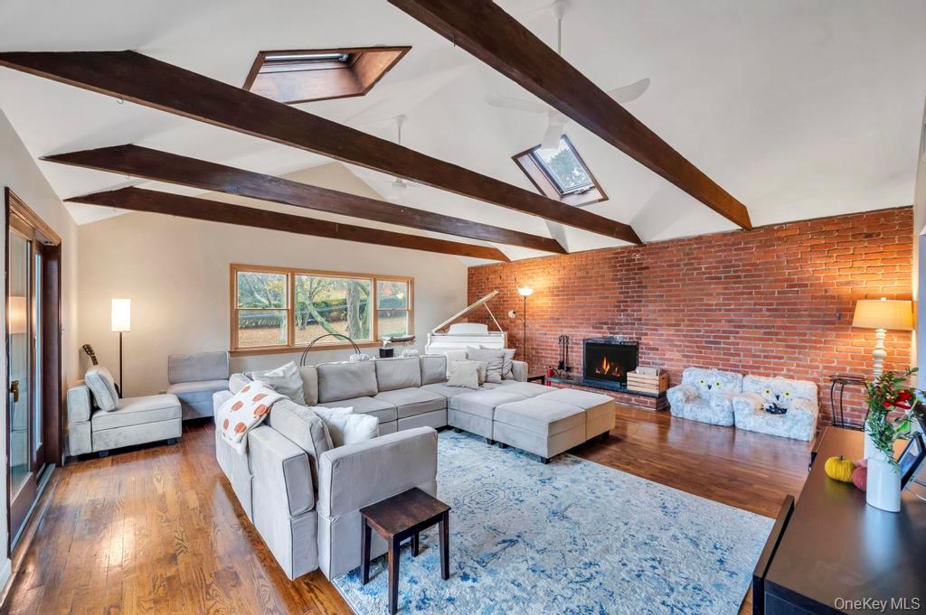 #18 photo, 39 Bevin Road, Northport , NY 11768