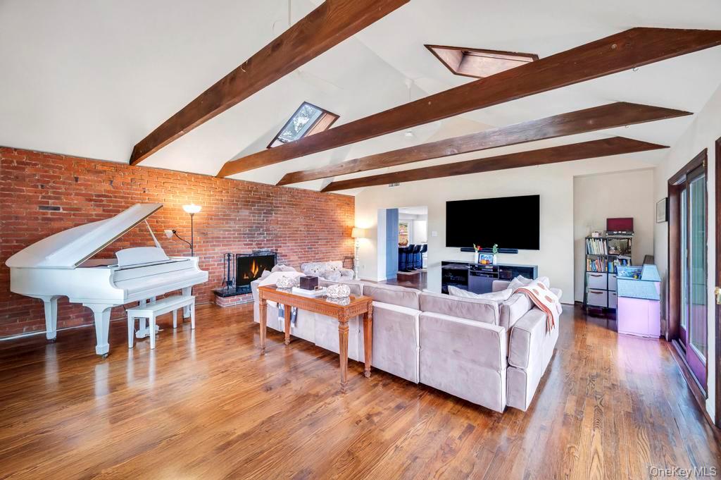 #19 photo, 39 Bevin Road, Northport , NY 11768