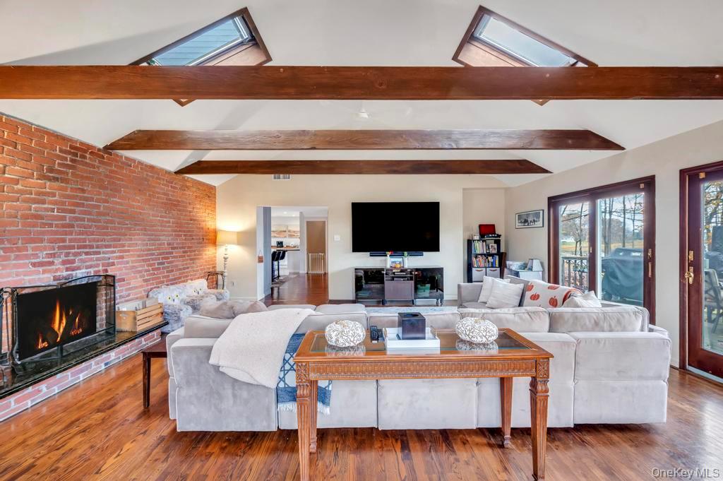 #20 photo, 39 Bevin Road, Northport , NY 11768