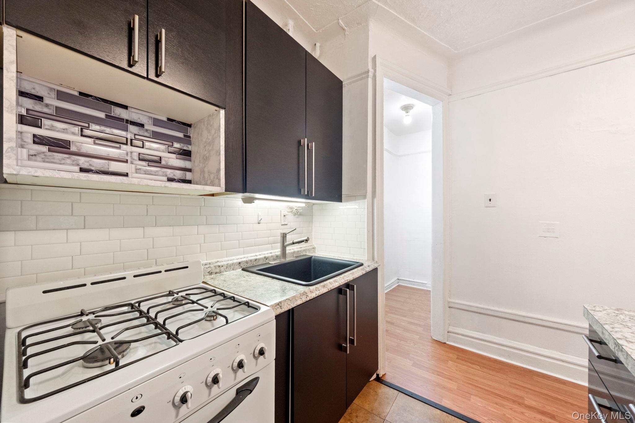 #5 photo, 1976 LaFontaine Avenue, ブロンクス区 Bronx , NY 10457