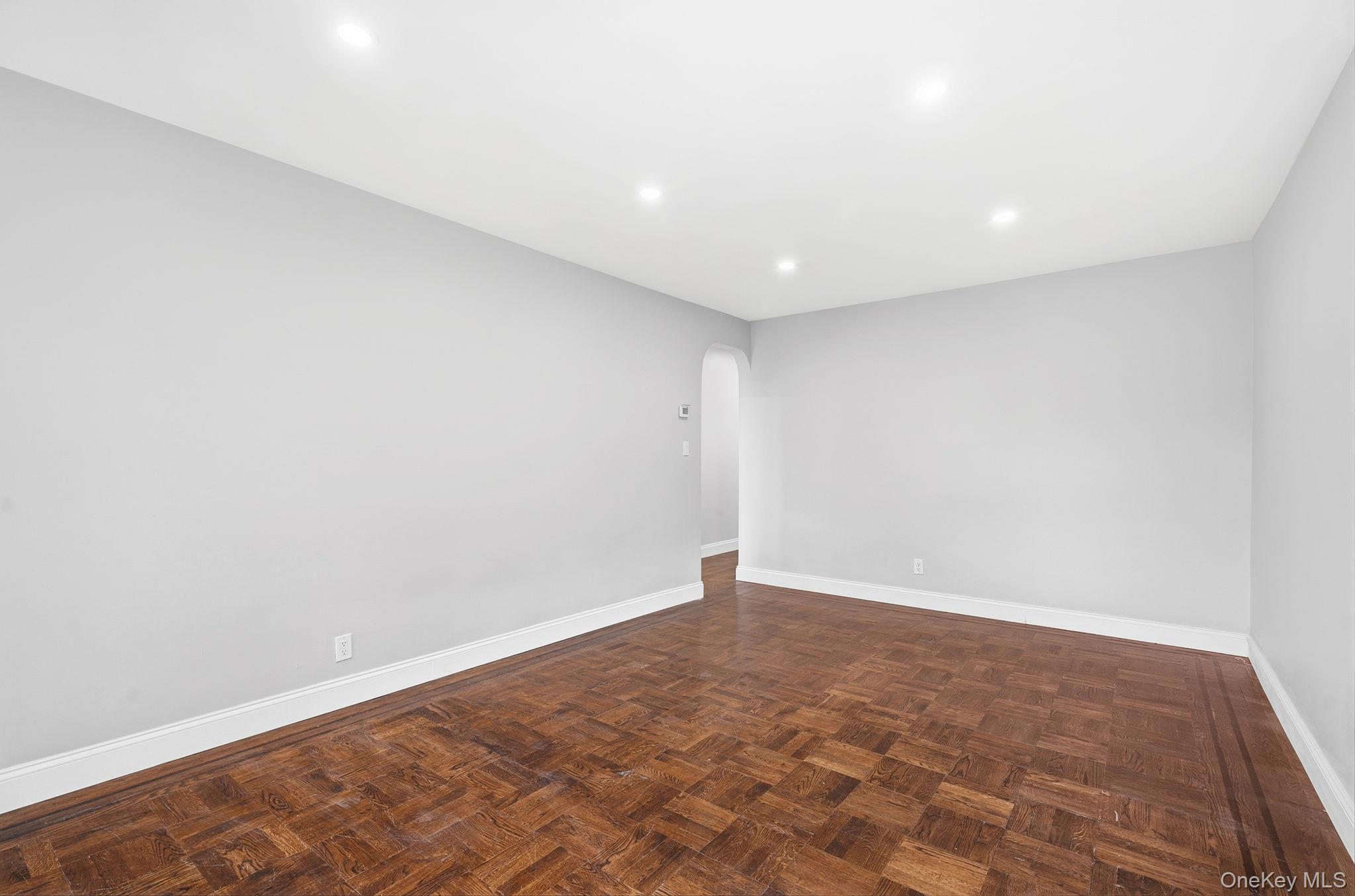 #10 photo, 2943 Yates Avenue, ブロンクス区 Bronx , NY 10469