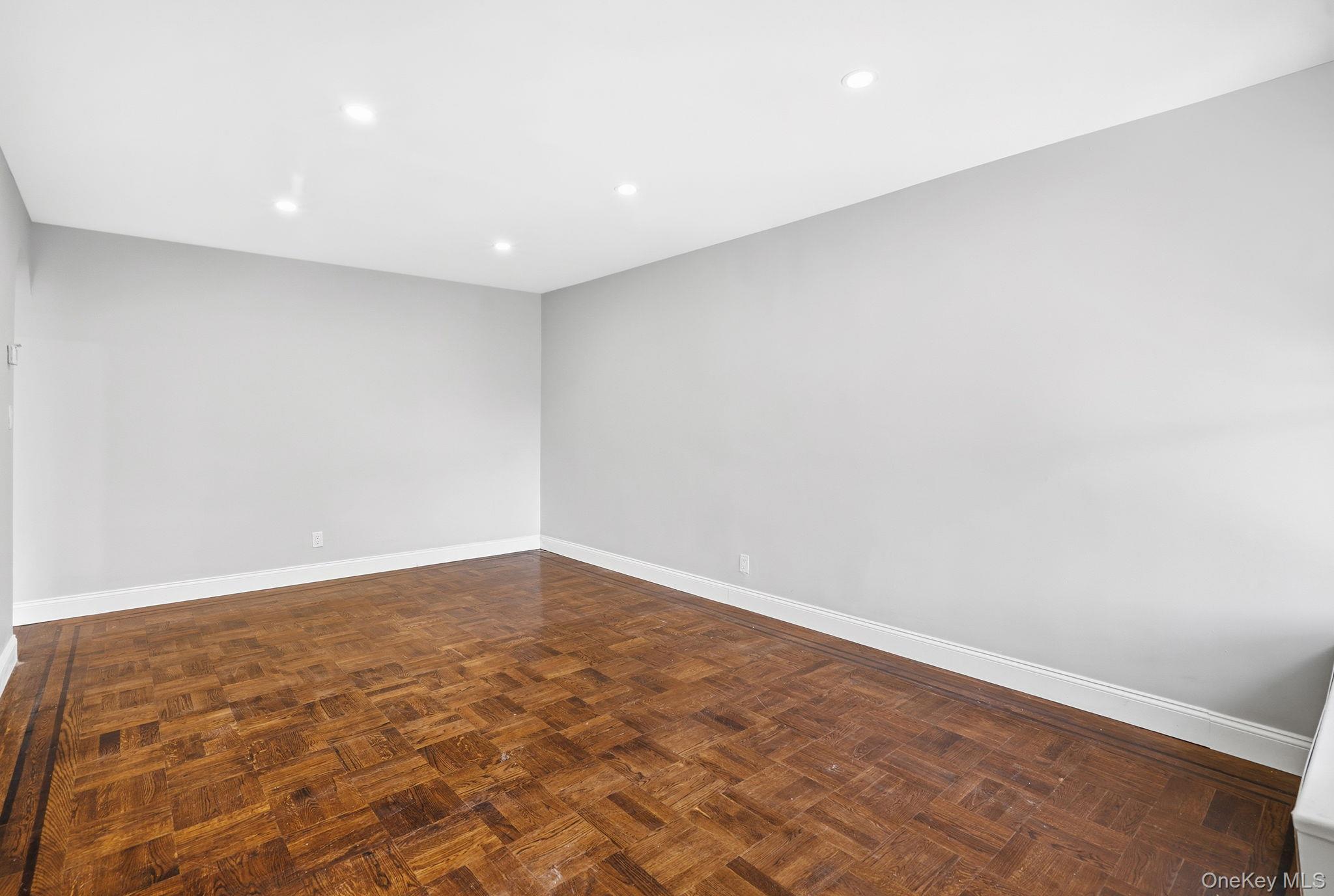 #9 photo, 2943 Yates Avenue, ブロンクス区 Bronx , NY 10469