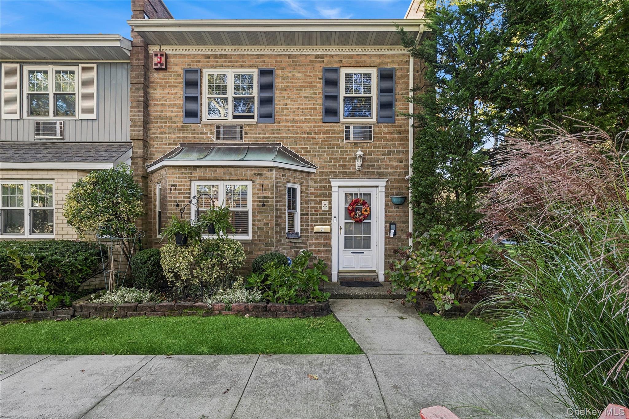 #1 photo, 10 Glen Hollow Drive, サフォーク郡 Holtsville , NY 11742