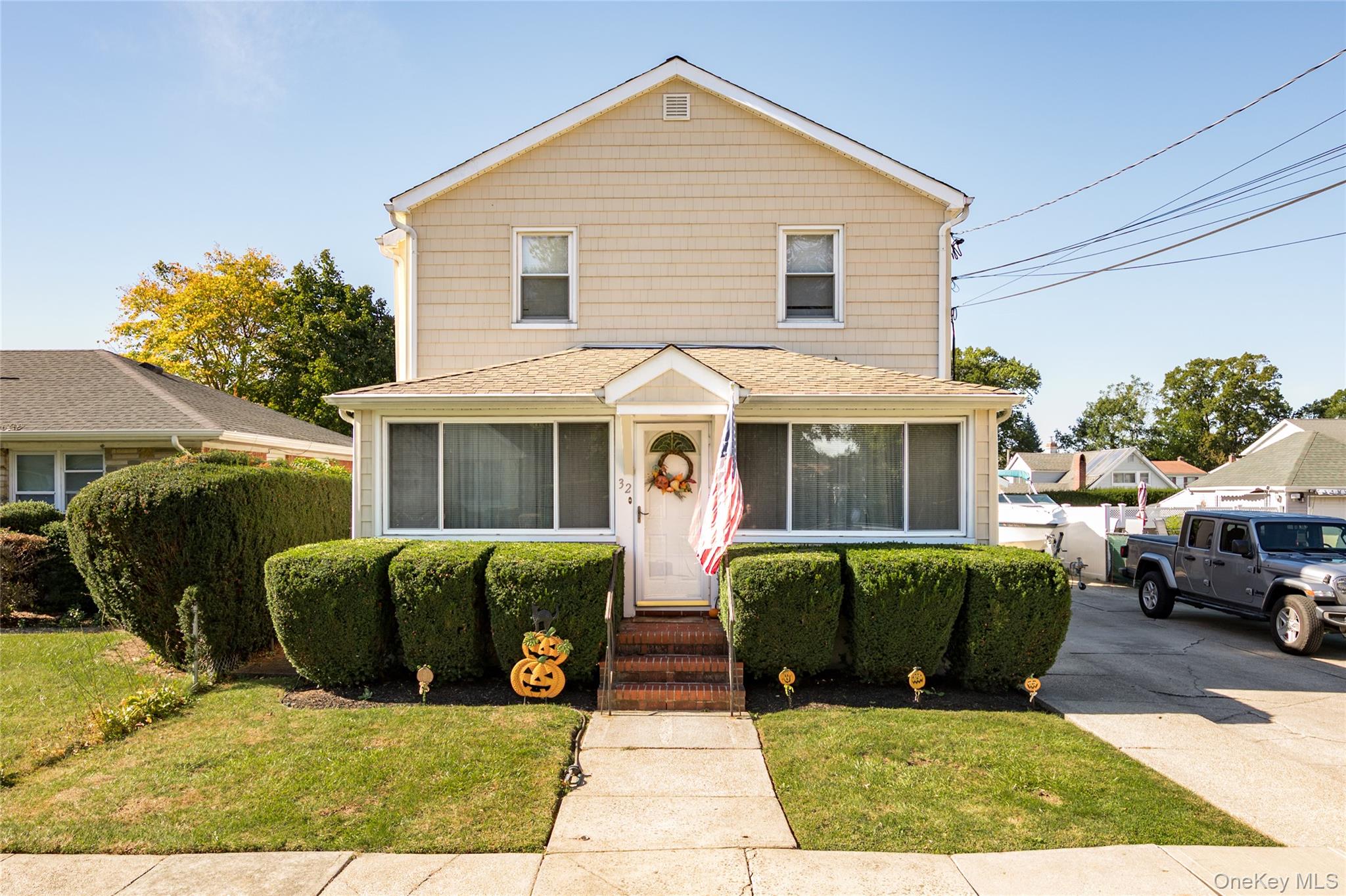 #1 photo, 32 Nostrand Street, ナッソー郡 Farmingdale , NY 11735