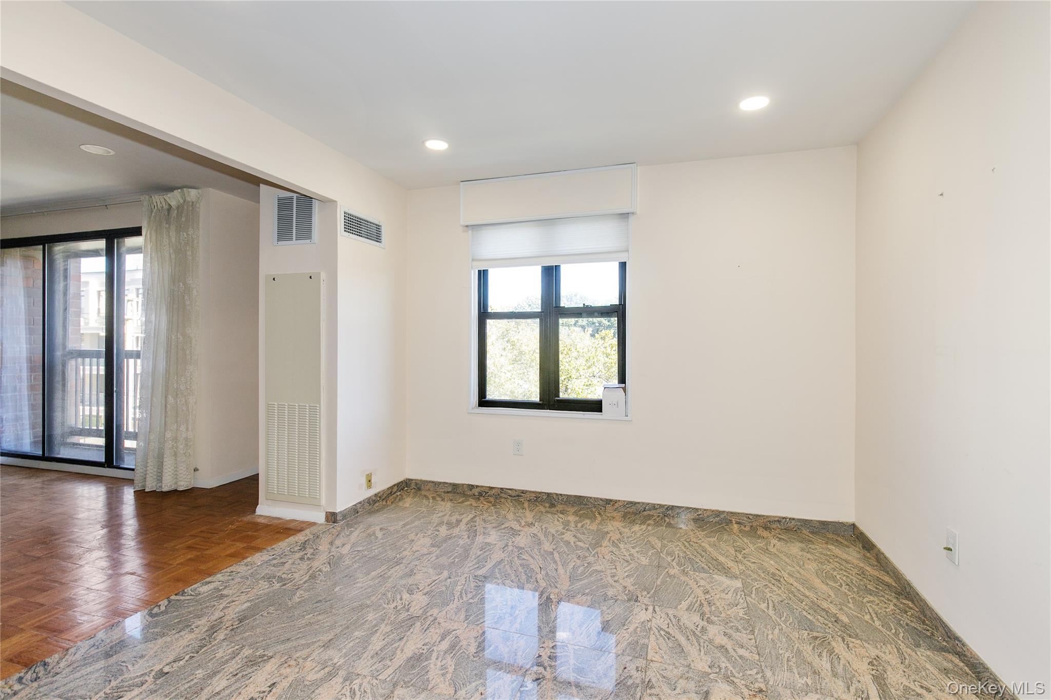 #15 photo, 12 BOND Street, ナッソー郡 Great Neck , NY 11021