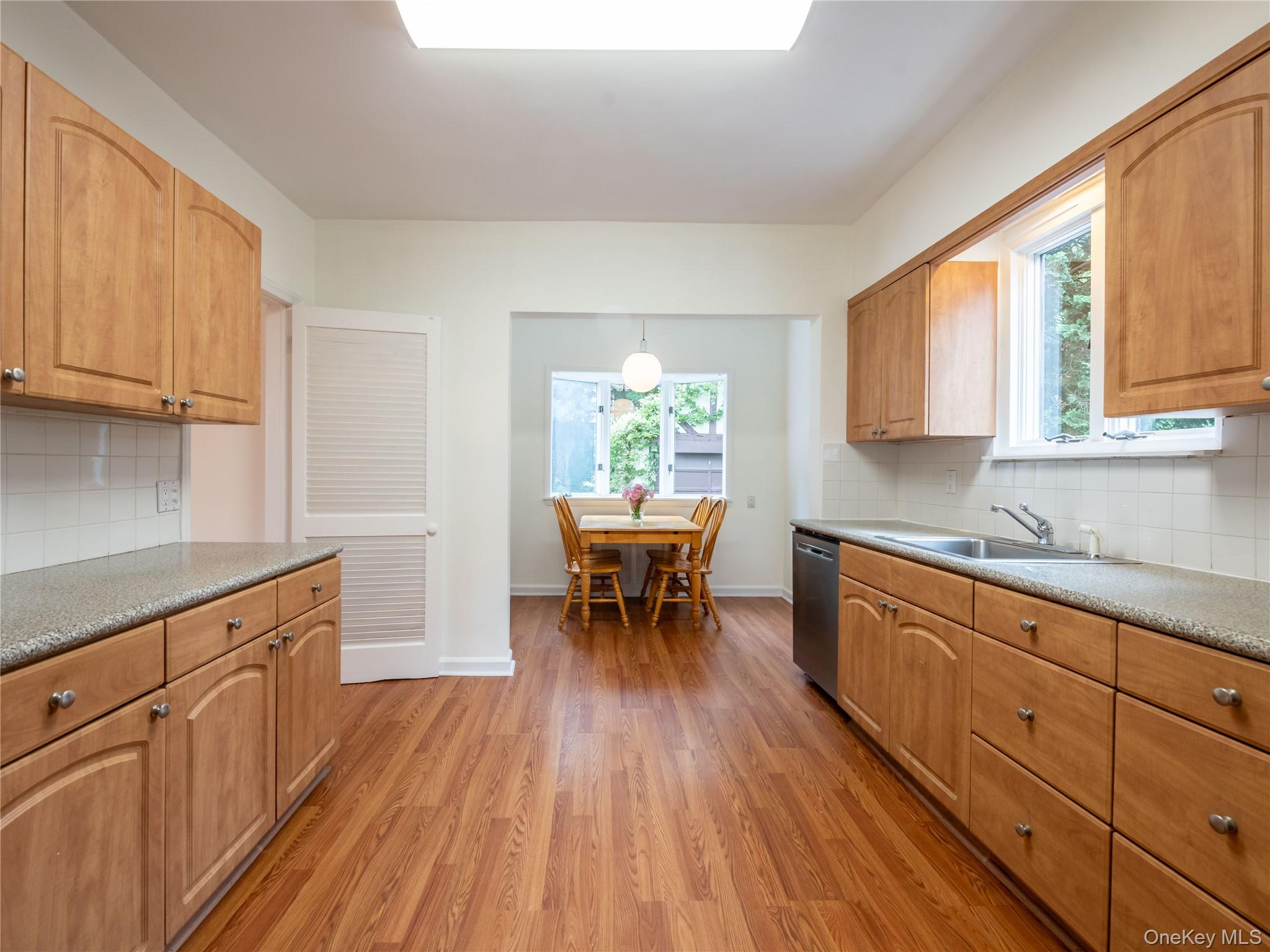 #11 photo, 90 Gaynor Avenue, ナッソー郡 Manhasset , NY 11030