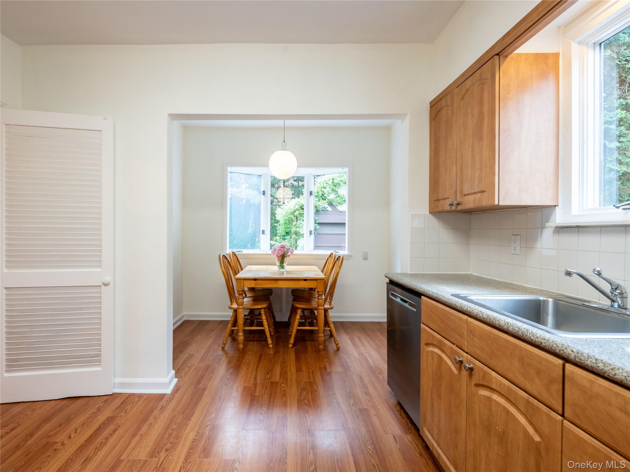 #13 photo, 90 Gaynor Avenue, ナッソー郡 Manhasset , NY 11030