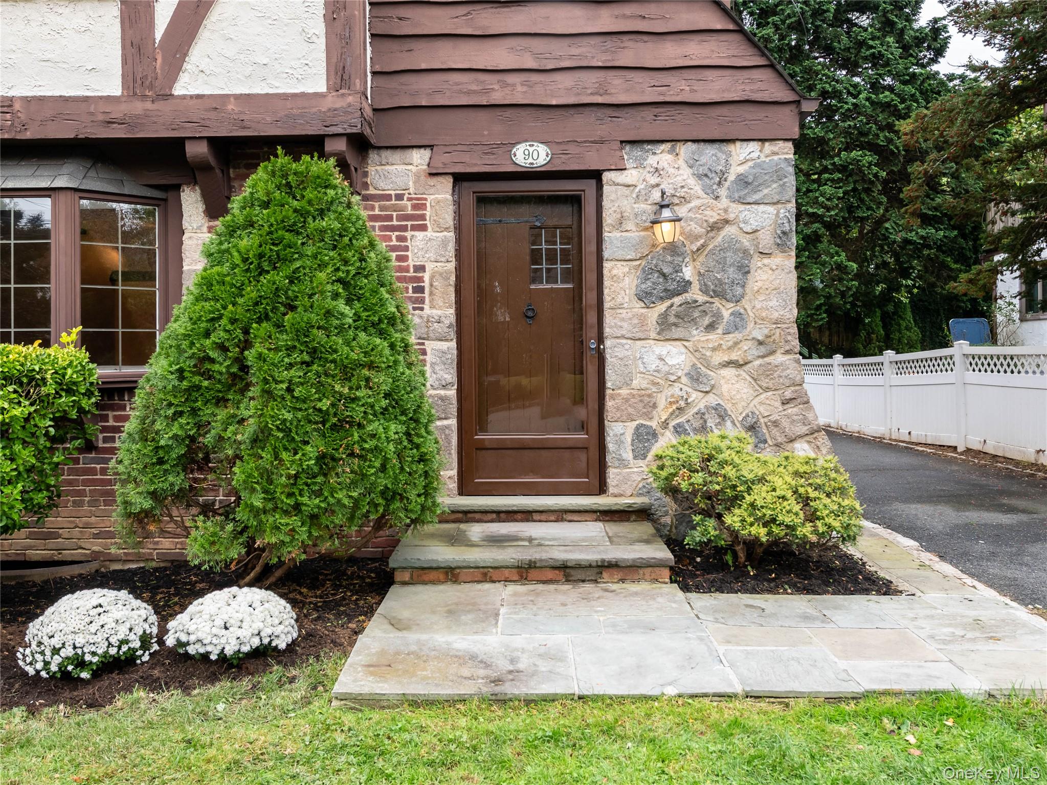 #2 photo, 90 Gaynor Avenue, ナッソー郡 Manhasset , NY 11030