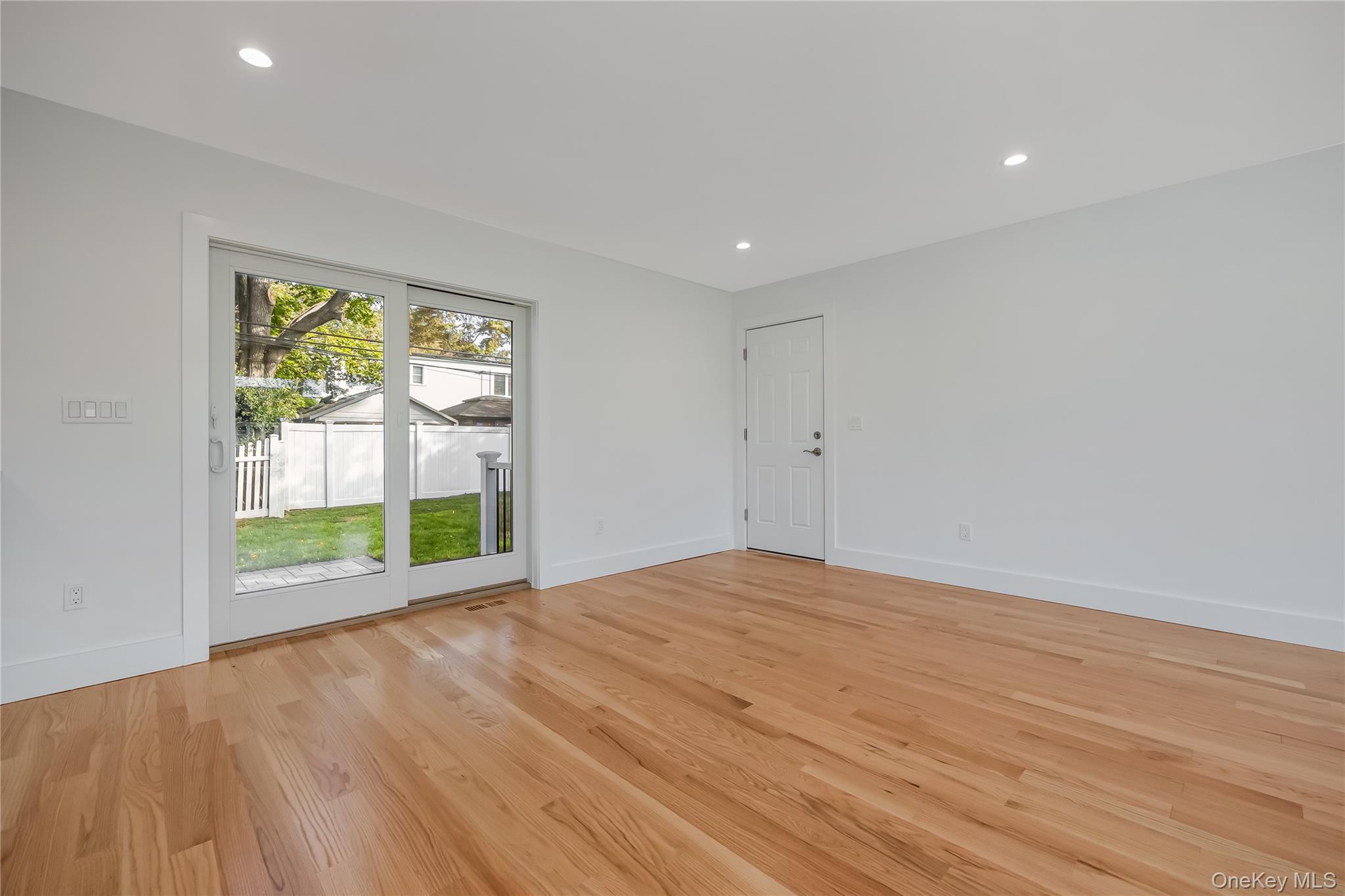 #13 photo, 985 Douglas Avenue, ナッソー郡 Wantagh , NY 11793