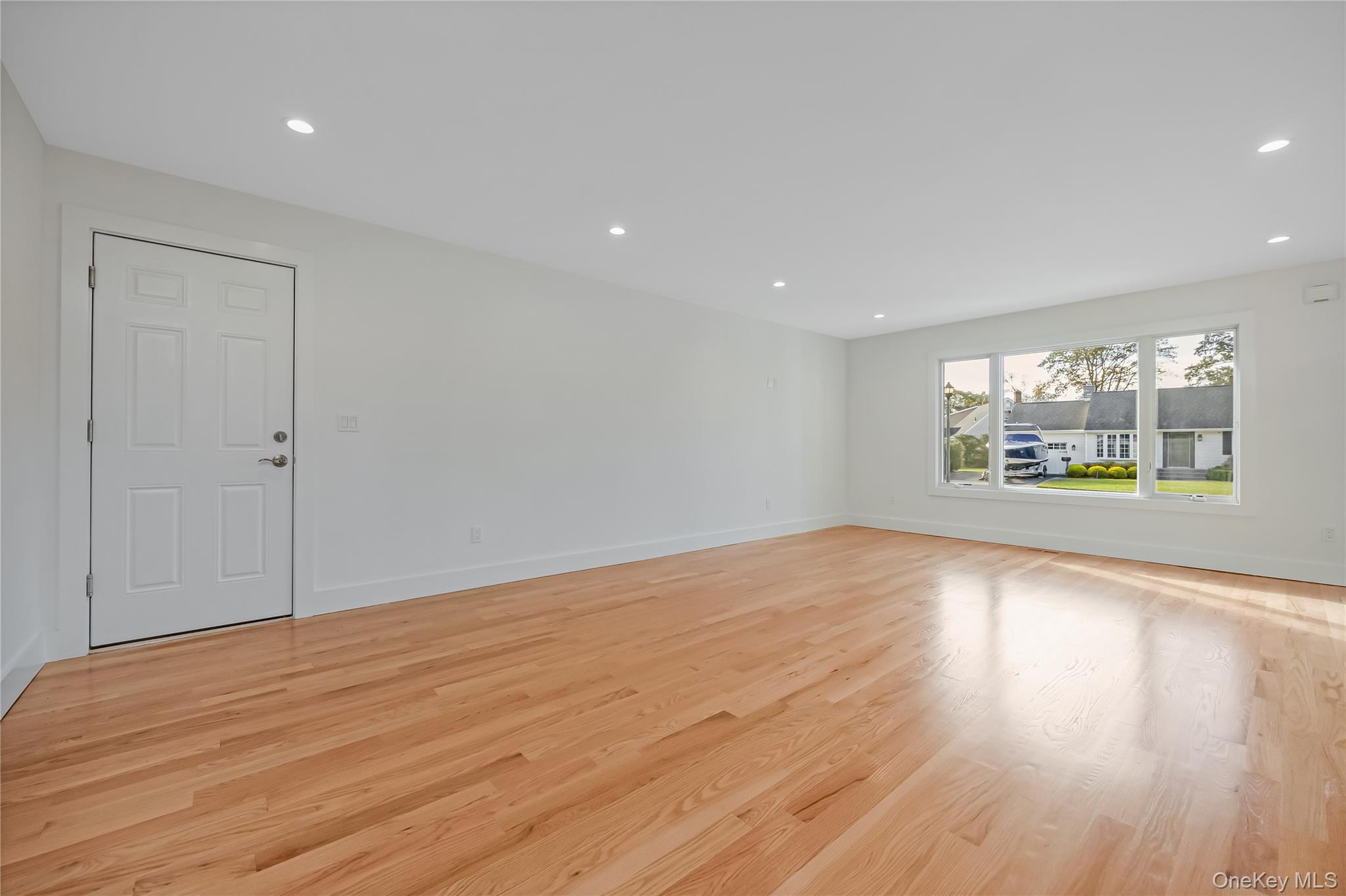 #14 photo, 985 Douglas Avenue, ナッソー郡 Wantagh , NY 11793