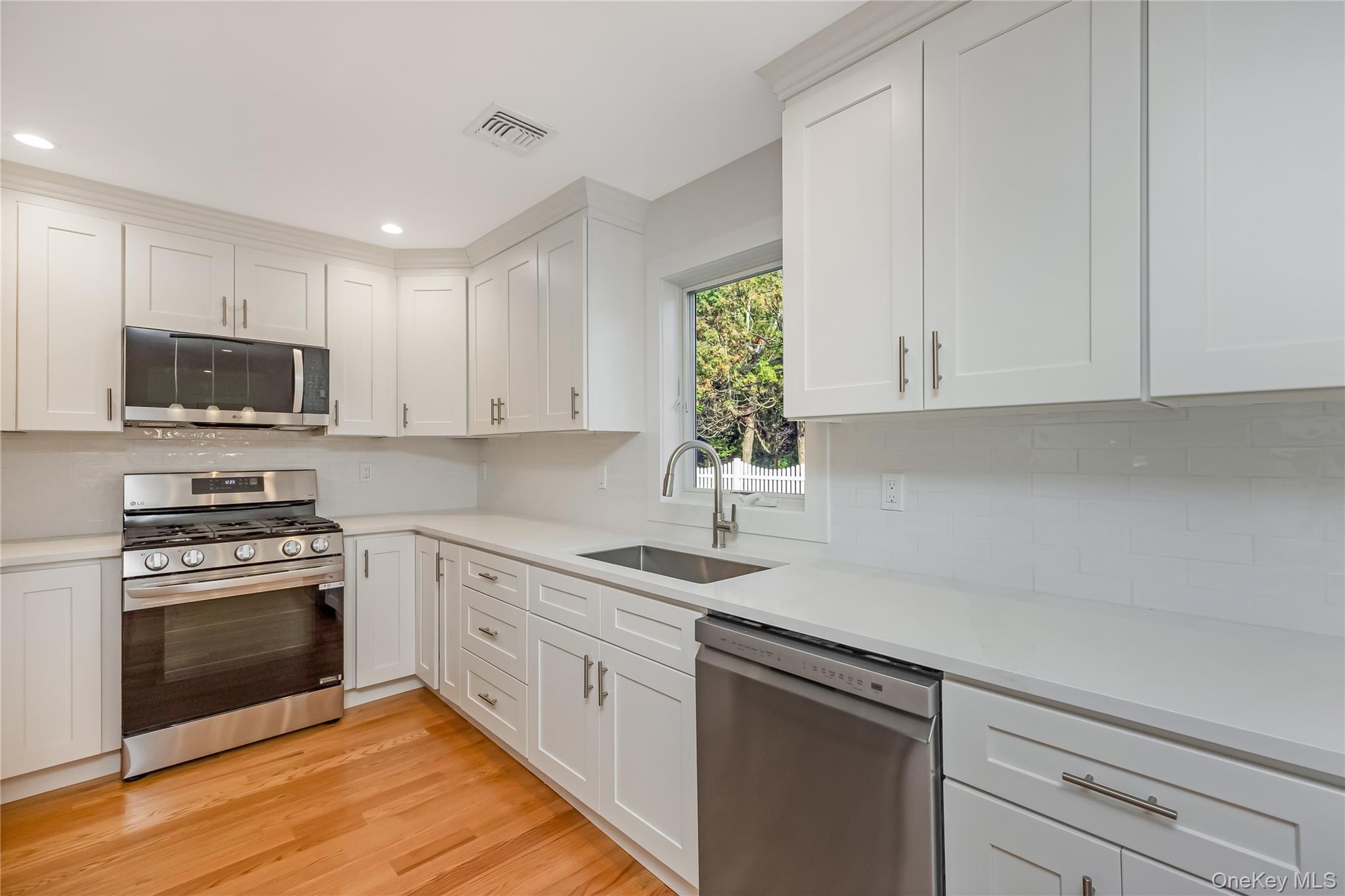 #16 photo, 985 Douglas Avenue, ナッソー郡 Wantagh , NY 11793