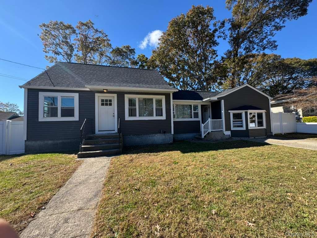 #1 photo, 8 Paul Drive, サフォーク郡 Mastic , NY 11950