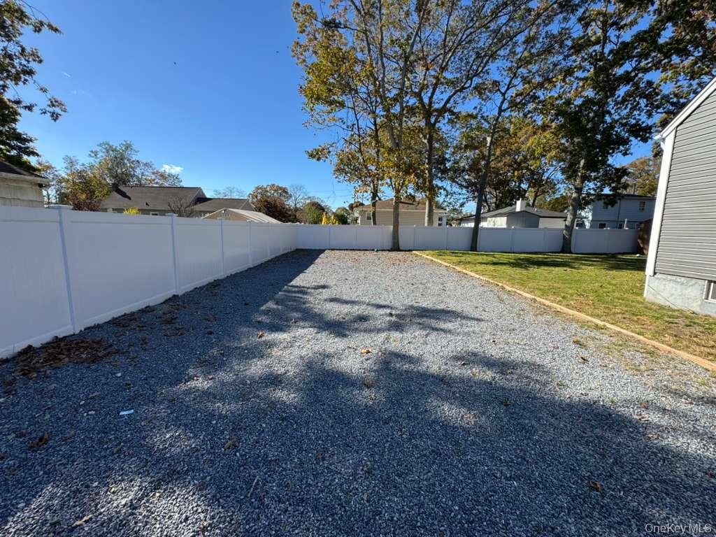 #7 photo, 8 Paul Drive, サフォーク郡 Mastic , NY 11950