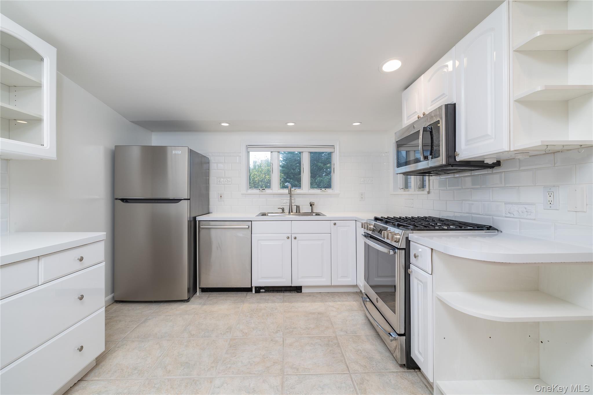 #3 photo, 2444 Bayview Avenue, ナッソー郡 Wantagh , NY 11793