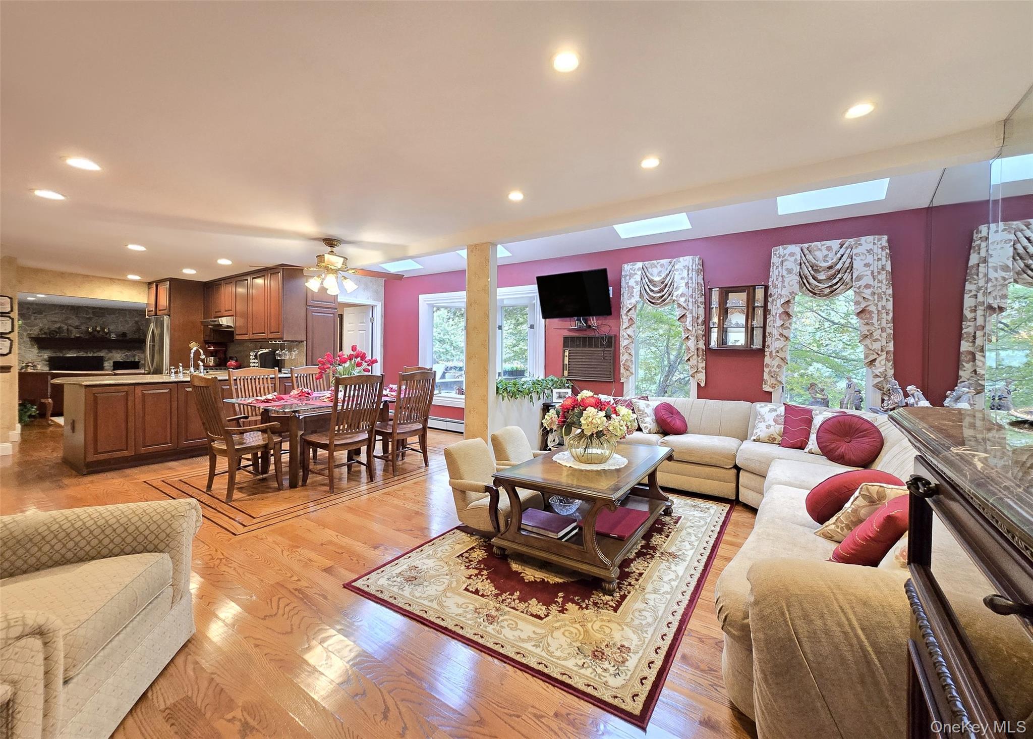 #5 photo, 7 Royal Oaks Drive, サフォーク郡 Centereach , NY 11720