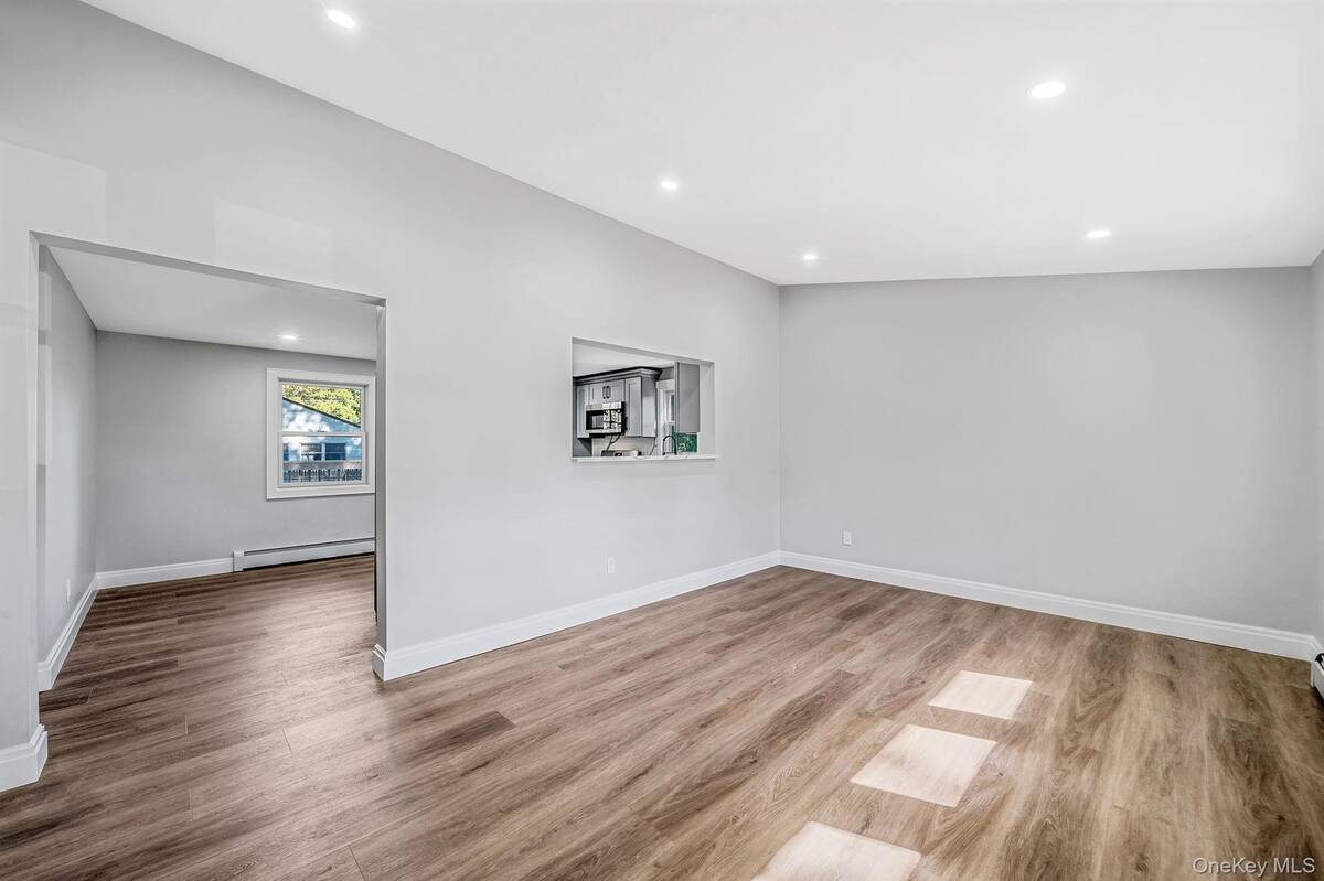 #10 photo, 45 Arrowhead Drive, サフォーク郡 Shirley , NY 11967