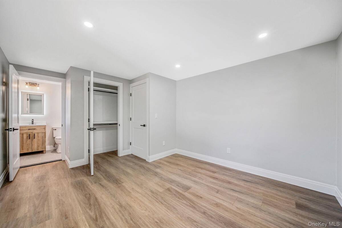 #12 photo, 45 Arrowhead Drive, サフォーク郡 Shirley , NY 11967