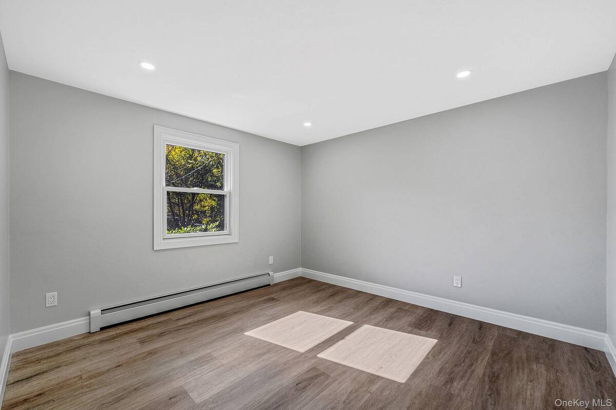 #17 photo, 45 Arrowhead Drive, サフォーク郡 Shirley , NY 11967