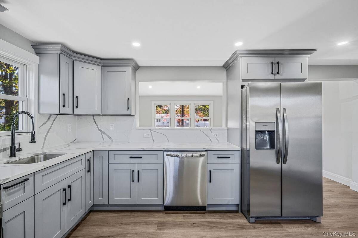 #3 photo, 45 Arrowhead Drive, サフォーク郡 Shirley , NY 11967