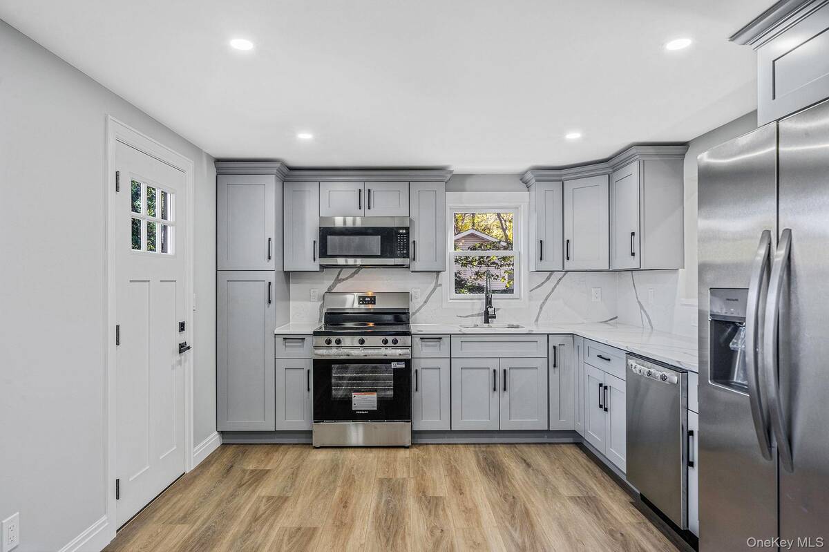 #4 photo, 45 Arrowhead Drive, サフォーク郡 Shirley , NY 11967