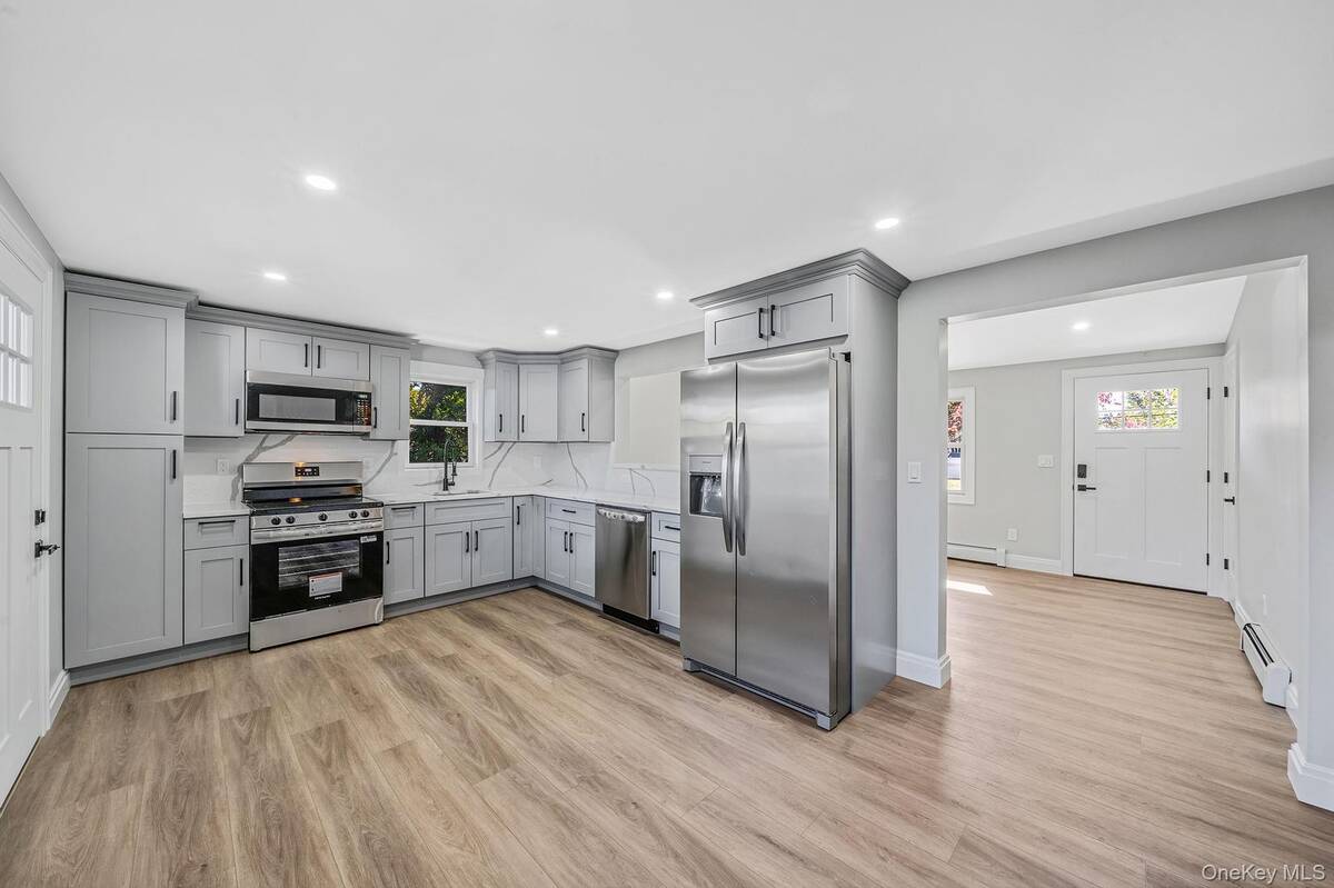 #5 photo, 45 Arrowhead Drive, サフォーク郡 Shirley , NY 11967