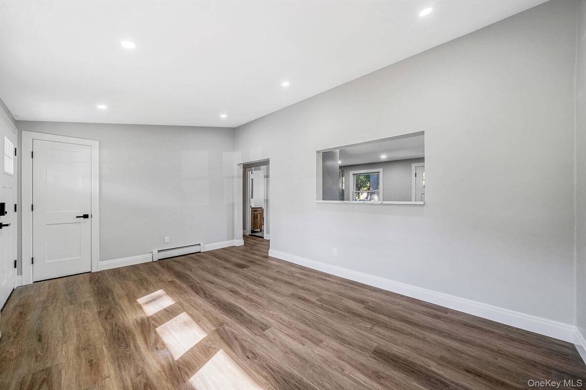 #9 photo, 45 Arrowhead Drive, サフォーク郡 Shirley , NY 11967