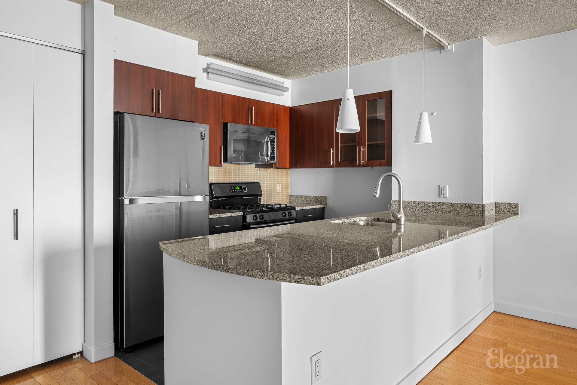 #1 photo, 555 W 23rd Street, マンハッタン Chelsea , NY 10011