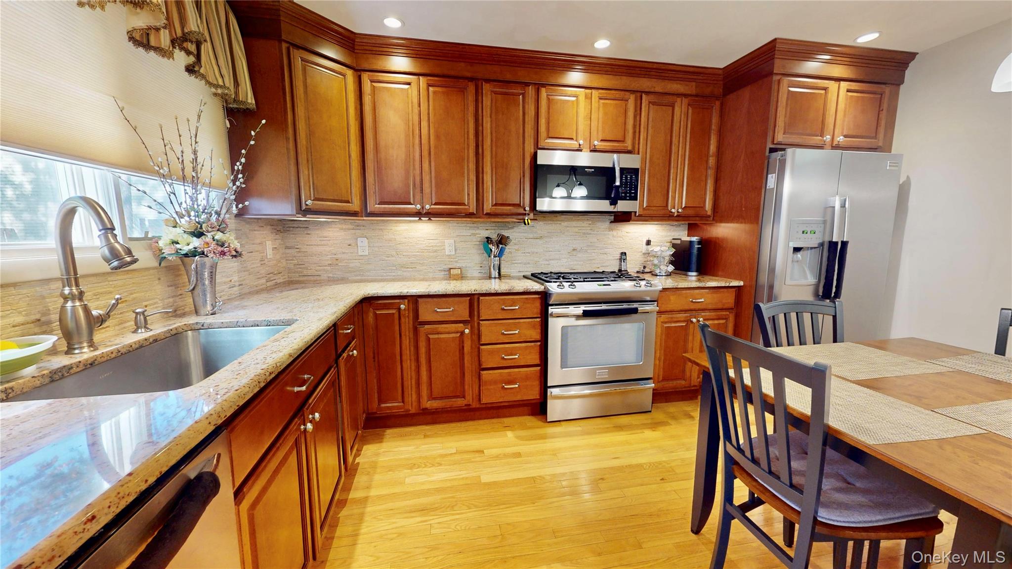 #4 photo, 87 Village Green, Bardonia , NY 10954