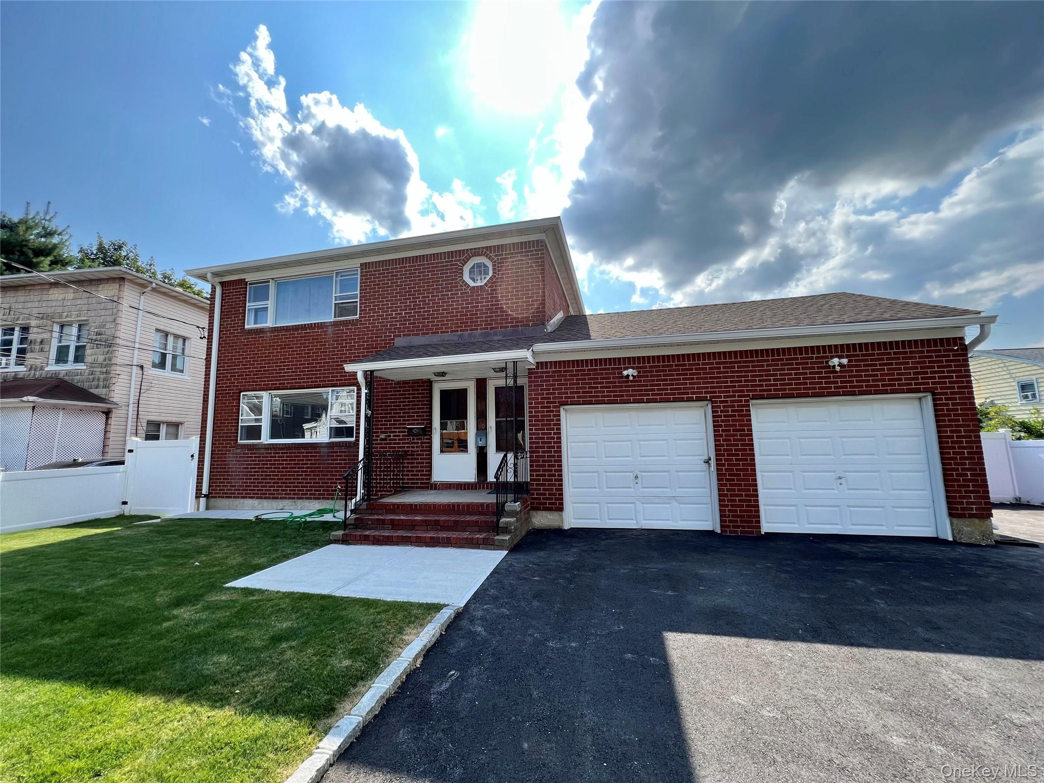 #1 photo, 10 Dougherty Street, ナッソー郡 Glen Cove , NY 11542