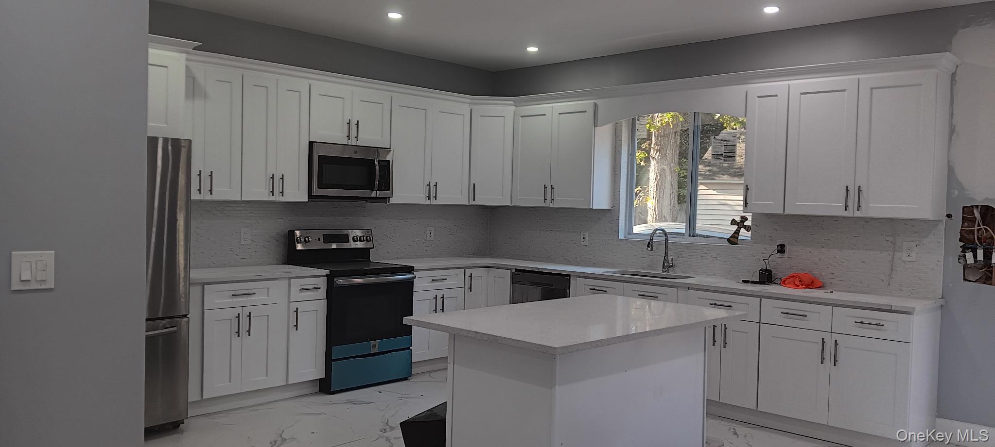 #1 photo, 4 Ashton Road, サフォーク郡 Medford , NY 11763