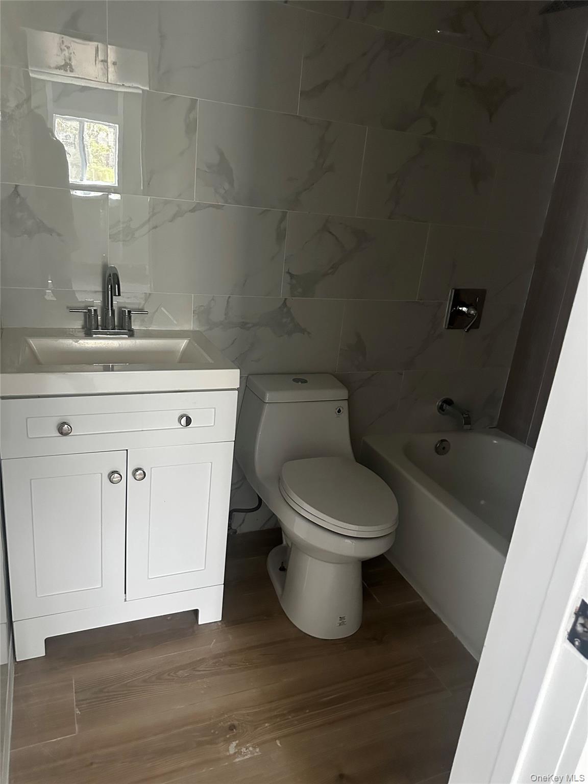 #5 photo, 4 Ashton Road, サフォーク郡 Medford , NY 11763