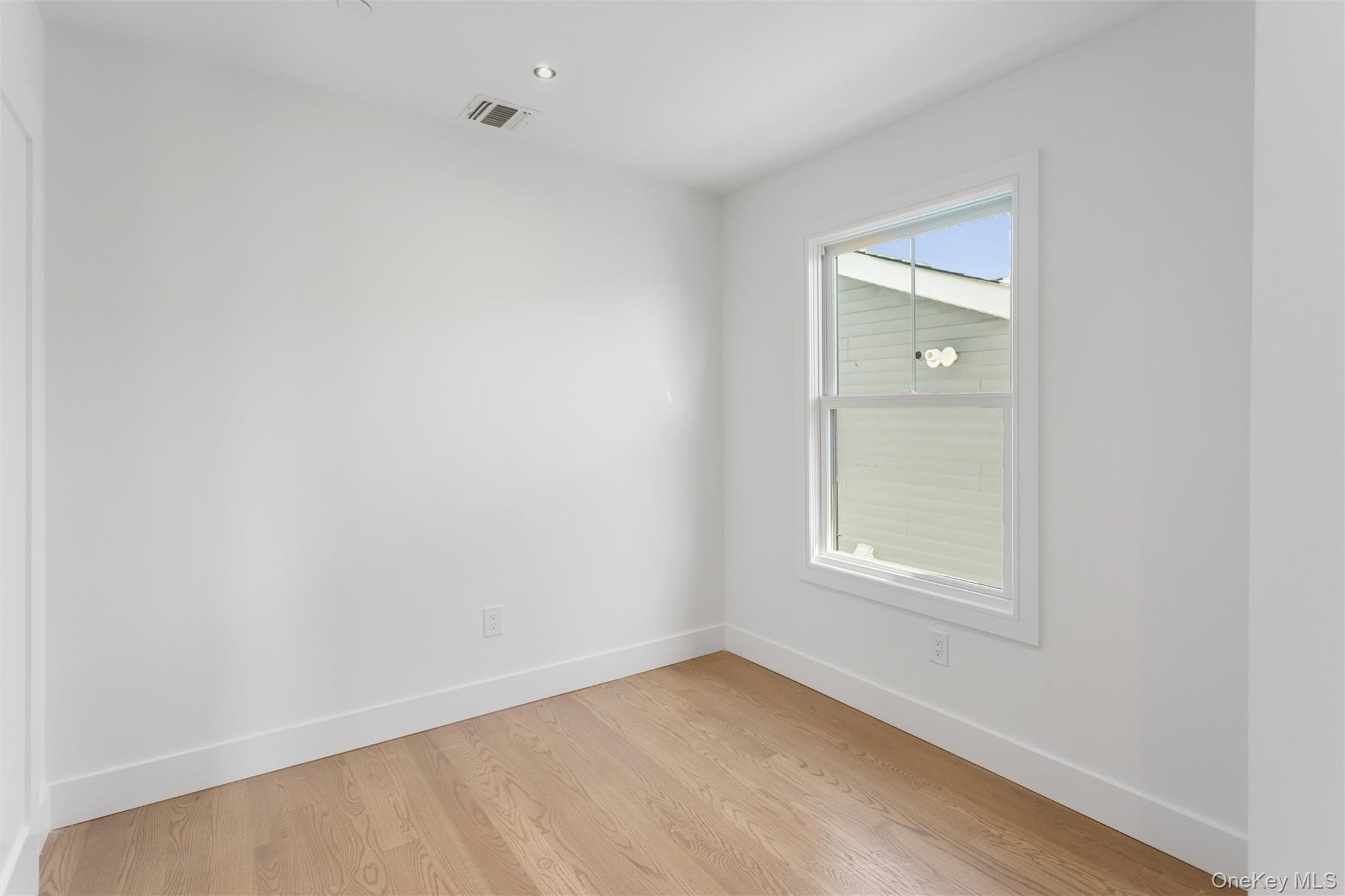 #16 photo, 31 Kent Road, ナッソー郡 Island Park , NY 11558