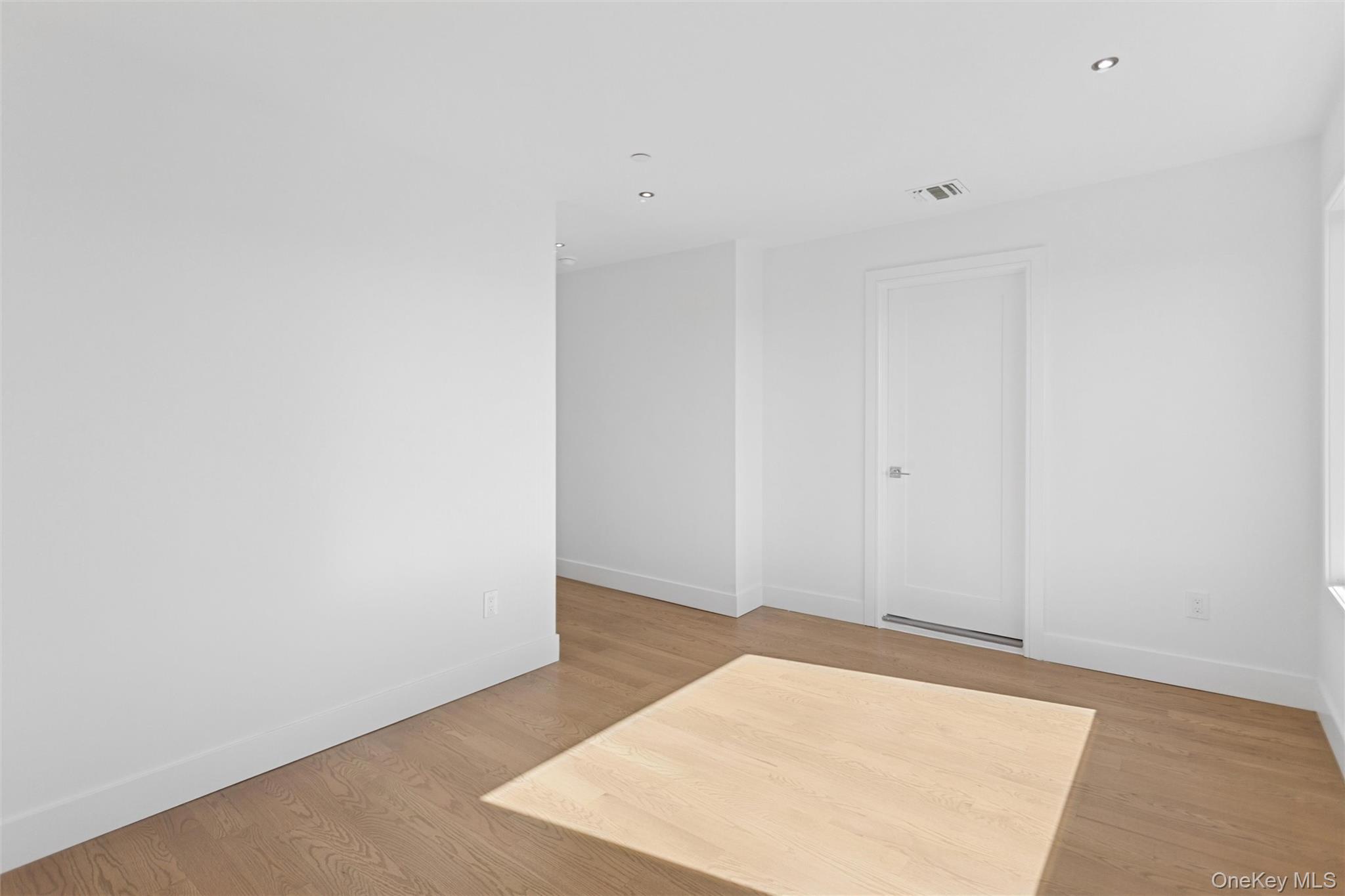 #17 photo, 31 Kent Road, ナッソー郡 Island Park , NY 11558