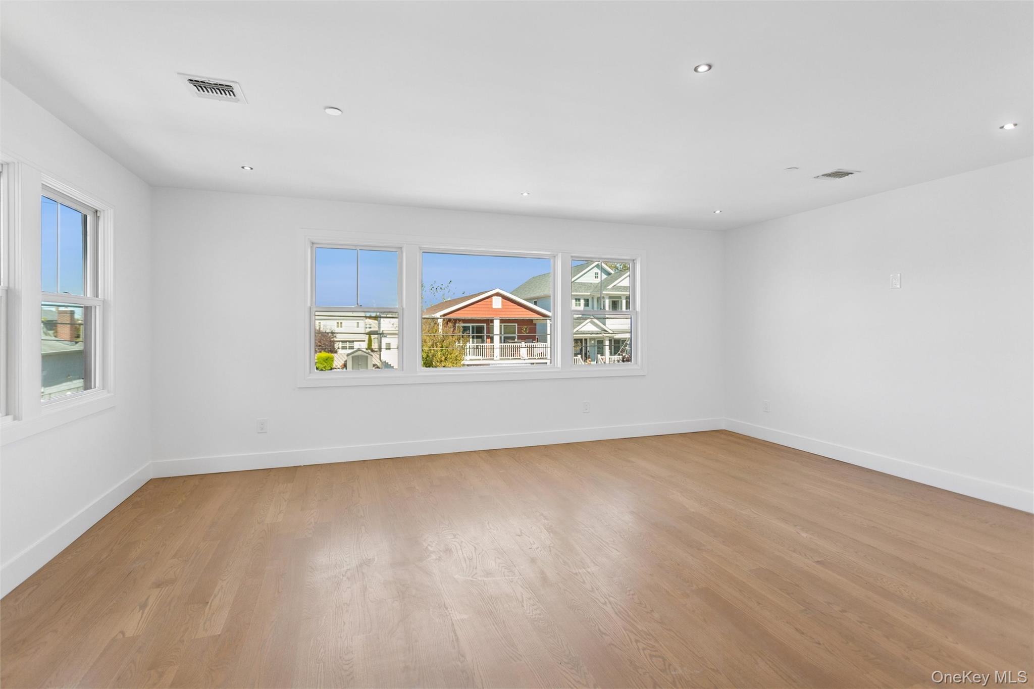 #3 photo, 31 Kent Road, ナッソー郡 Island Park , NY 11558