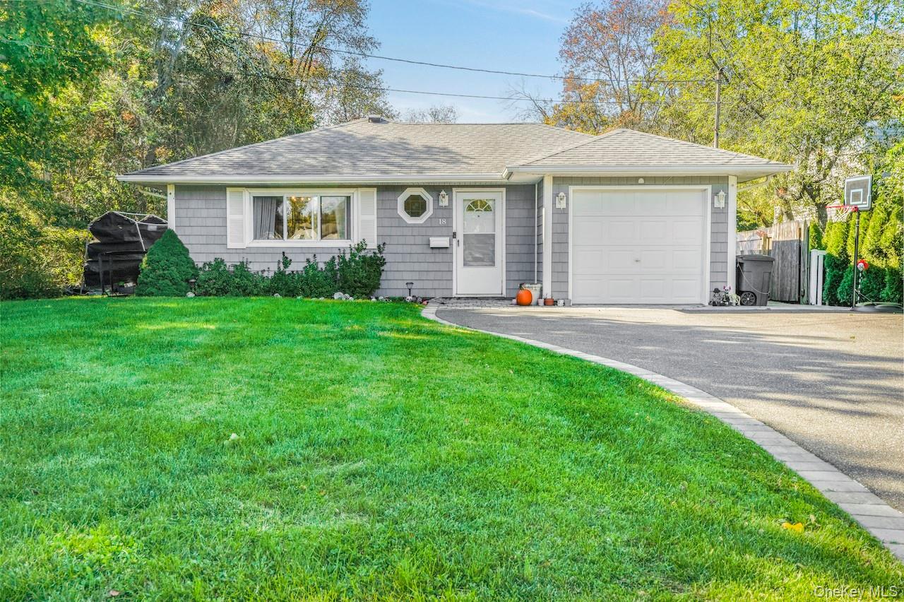 #1 photo, 18 Thorburn Avenue, سوفولك Patchogue , NY 11772