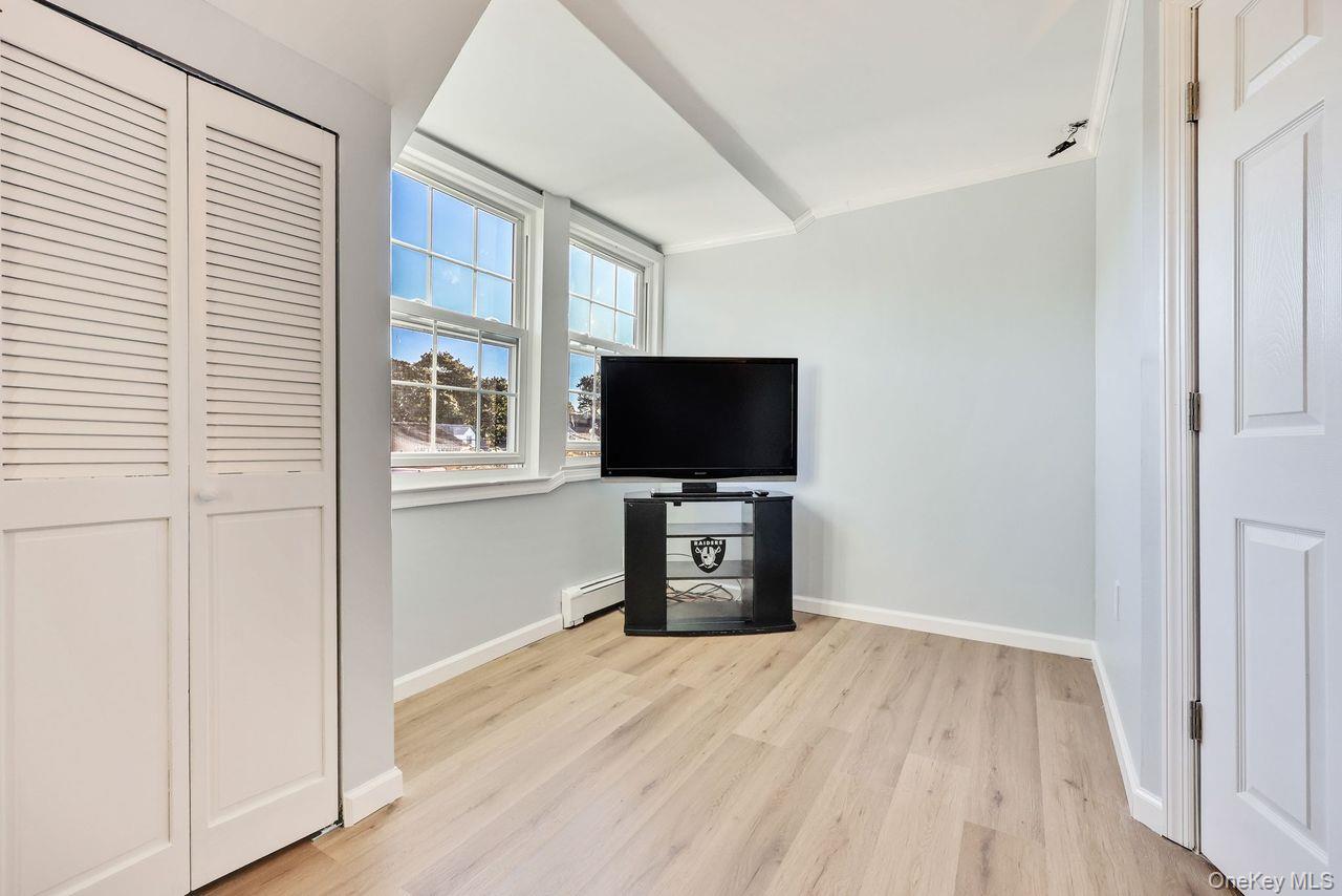 #19 photo, 17 Oxford Street, ナッソー郡 Malverne , NY 11565