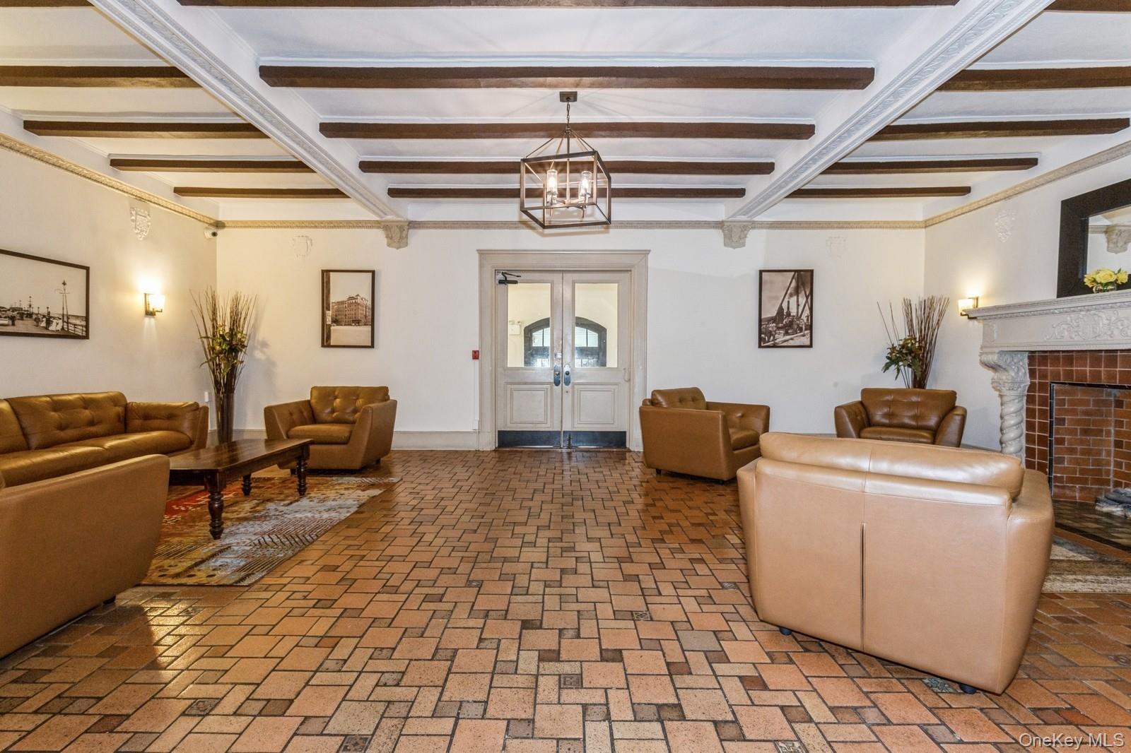 #2 photo, 310 Riverside Blvd, ナッソー郡 Long Beach , NY 11561