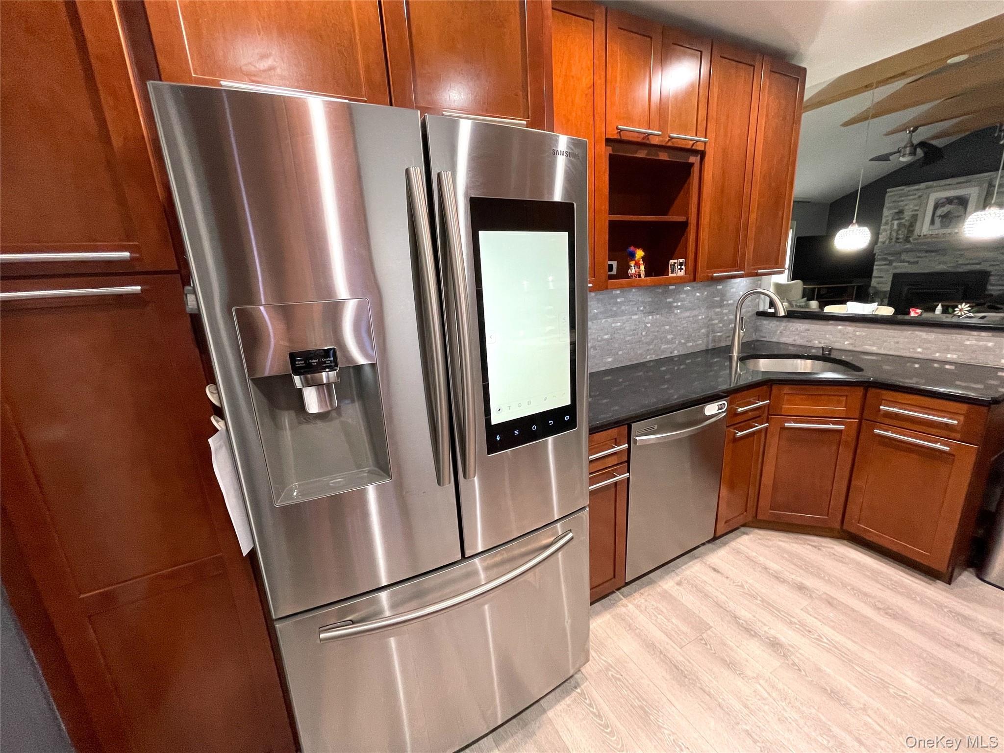 #4 photo, 30 Classon Avenue, サフォーク郡 Mastic , NY 11950