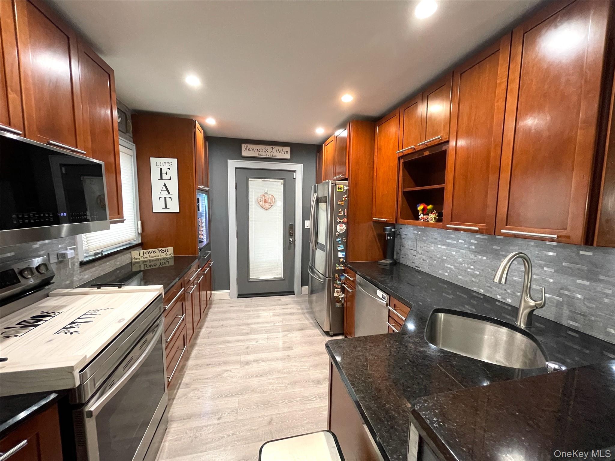 #7 photo, 30 Classon Avenue, サフォーク郡 Mastic , NY 11950