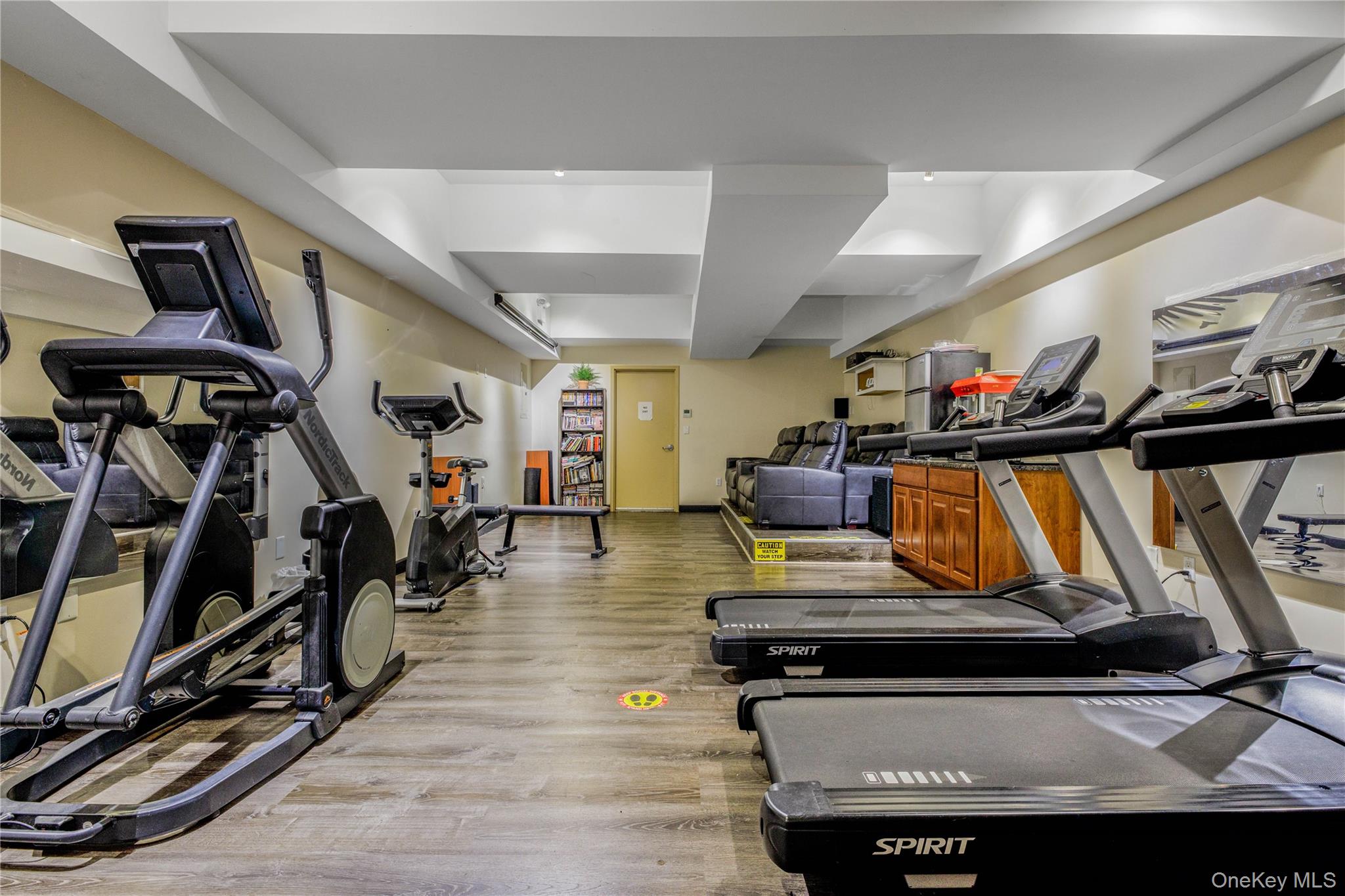 #17 photo, 118-17 Union Turnpike, クイーンズ区 Forest Hills , NY 11375